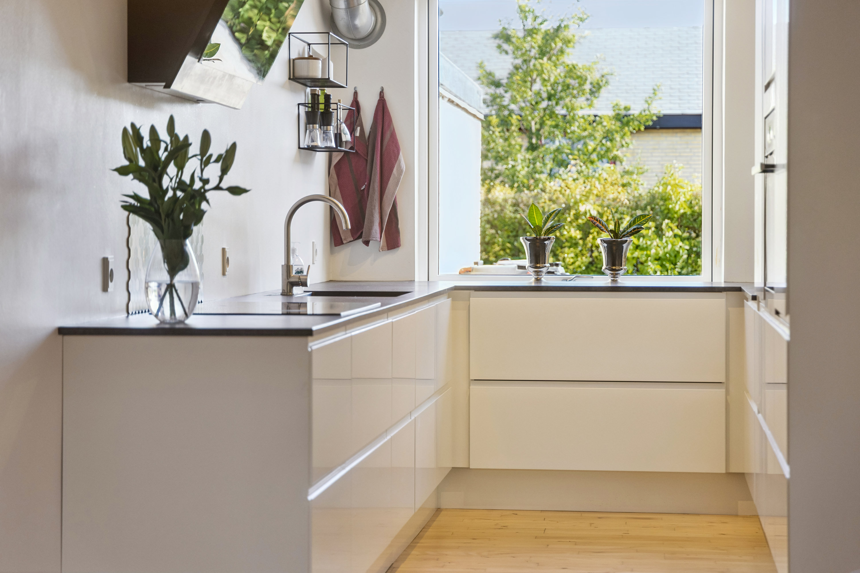 Fremhævet køkken billede i fuldskærmstilstand. Billede af Godske Lindenovs Vej 203, Gug, 9210 Aalborg SØ