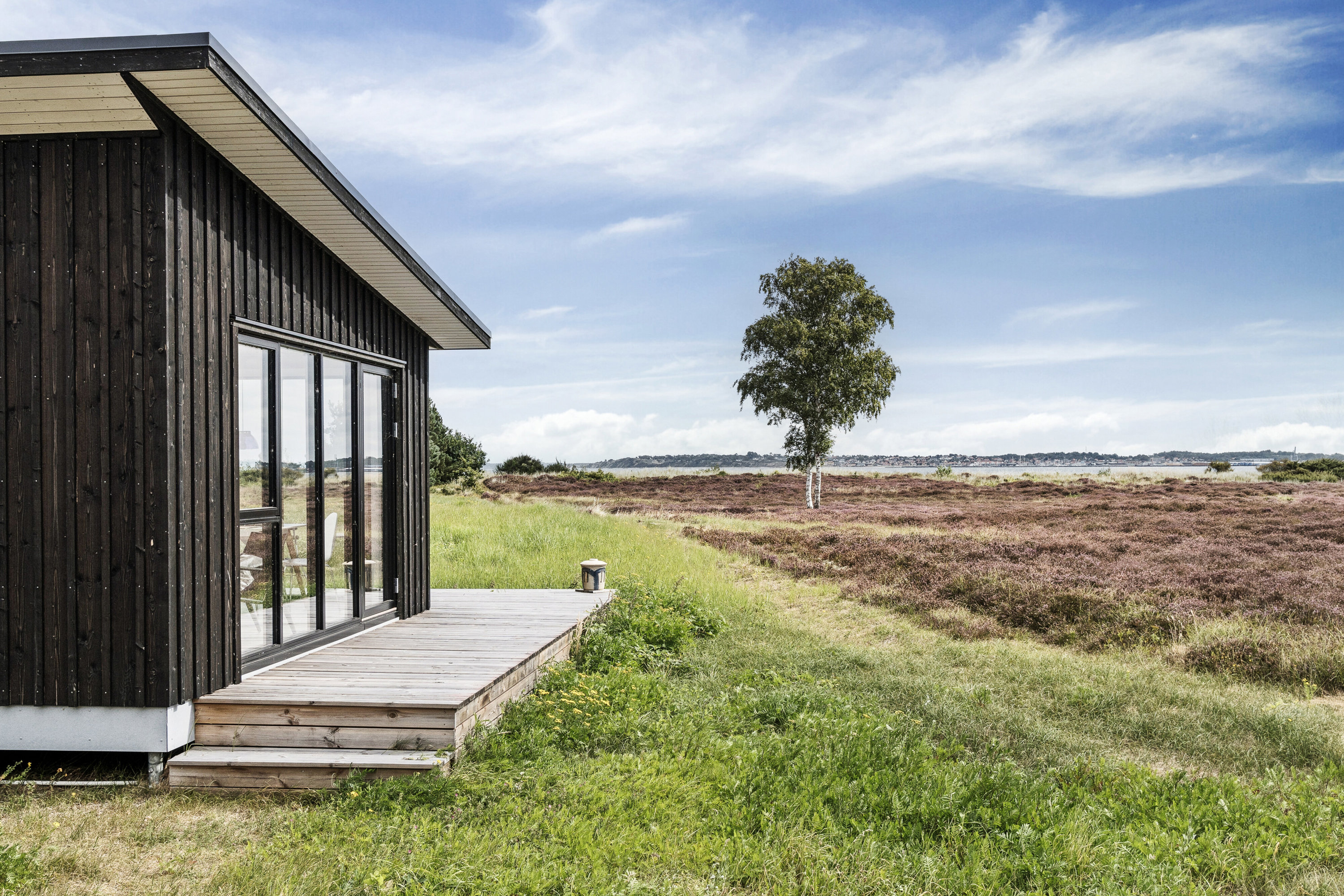 Fremhævet set fra haven billede i fuldskærmstilstand. Billede af Langesøvej 56, 4581 Rørvig