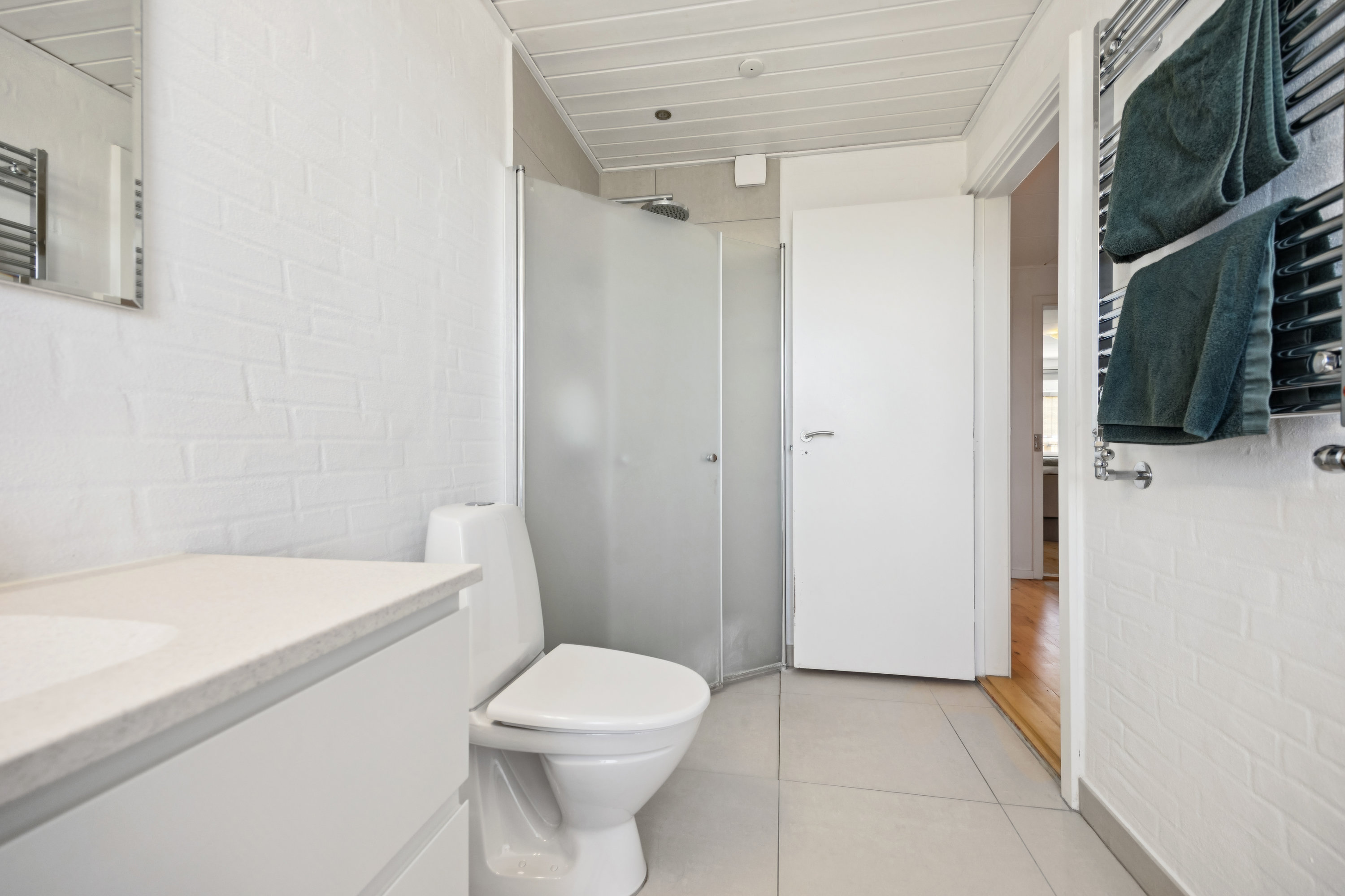 Fremhævet badeværelse billede i fuldskærmstilstand. Billede af Godske Lindenovs Vej 203, Gug, 9210 Aalborg SØ