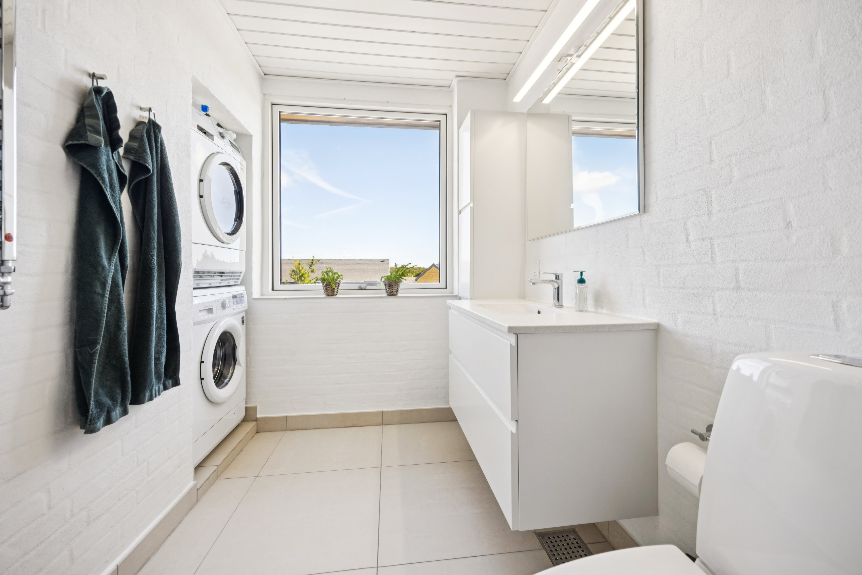 Fremhævet badeværelse billede i fuldskærmstilstand. Billede af Godske Lindenovs Vej 203, Gug, 9210 Aalborg SØ