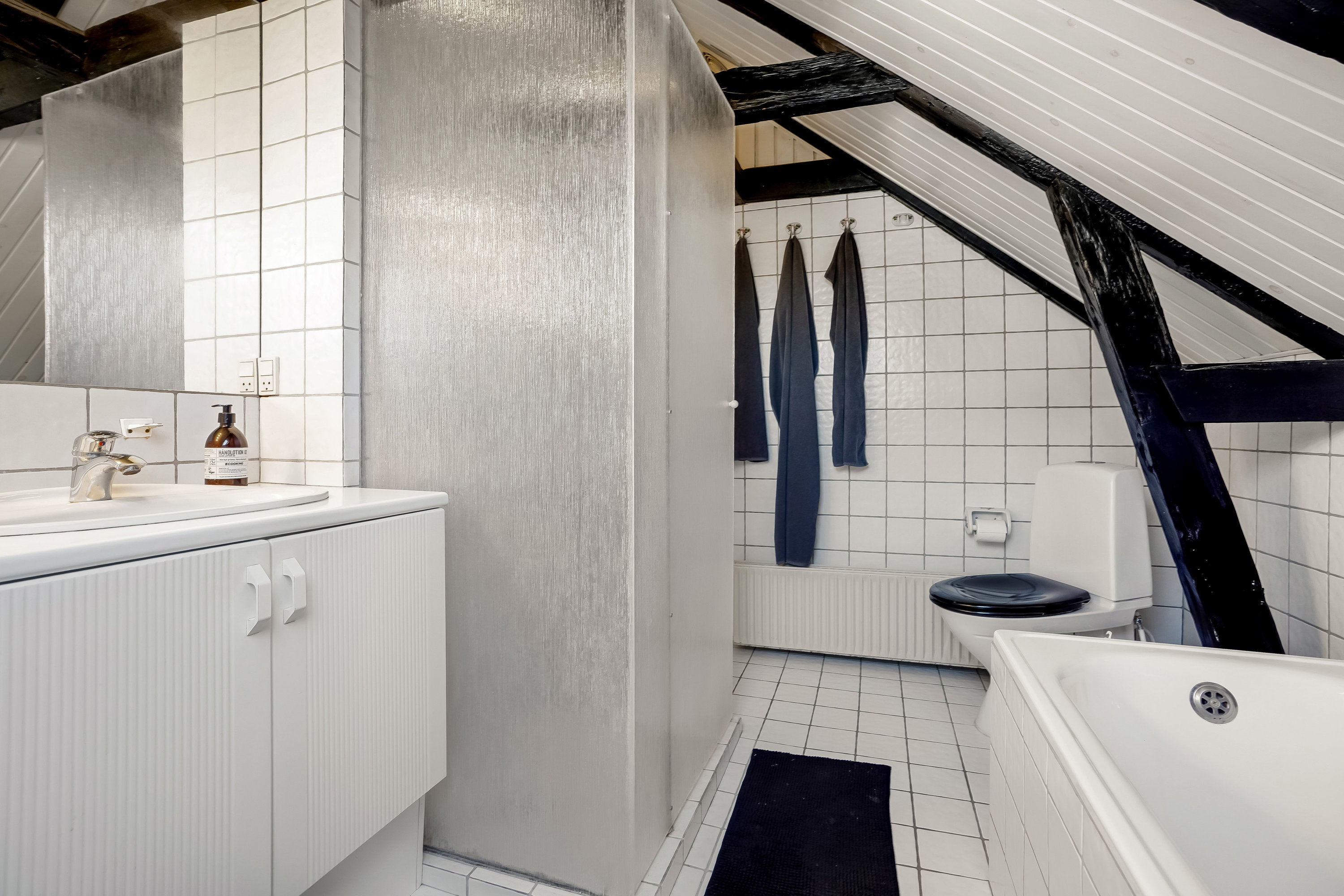 Fremhævet badeværelse billede i fuldskærmstilstand. Billede af Langelinie 121, 5230 Odense M