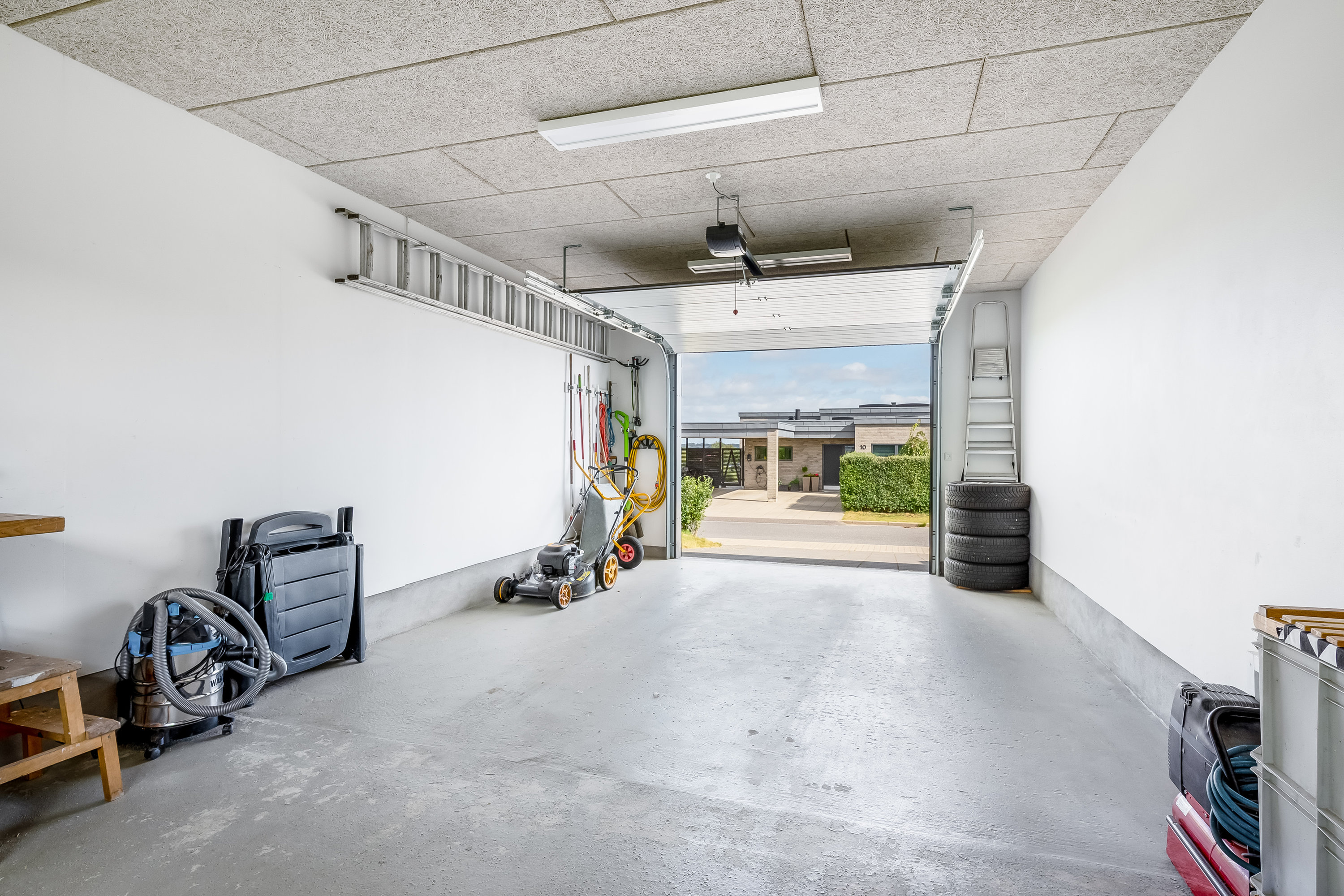 Fremhævet garage billede i fuldskærmstilstand. Billede af Under Hvidtjørnen 53, Holstebro, 7500 Holstebro