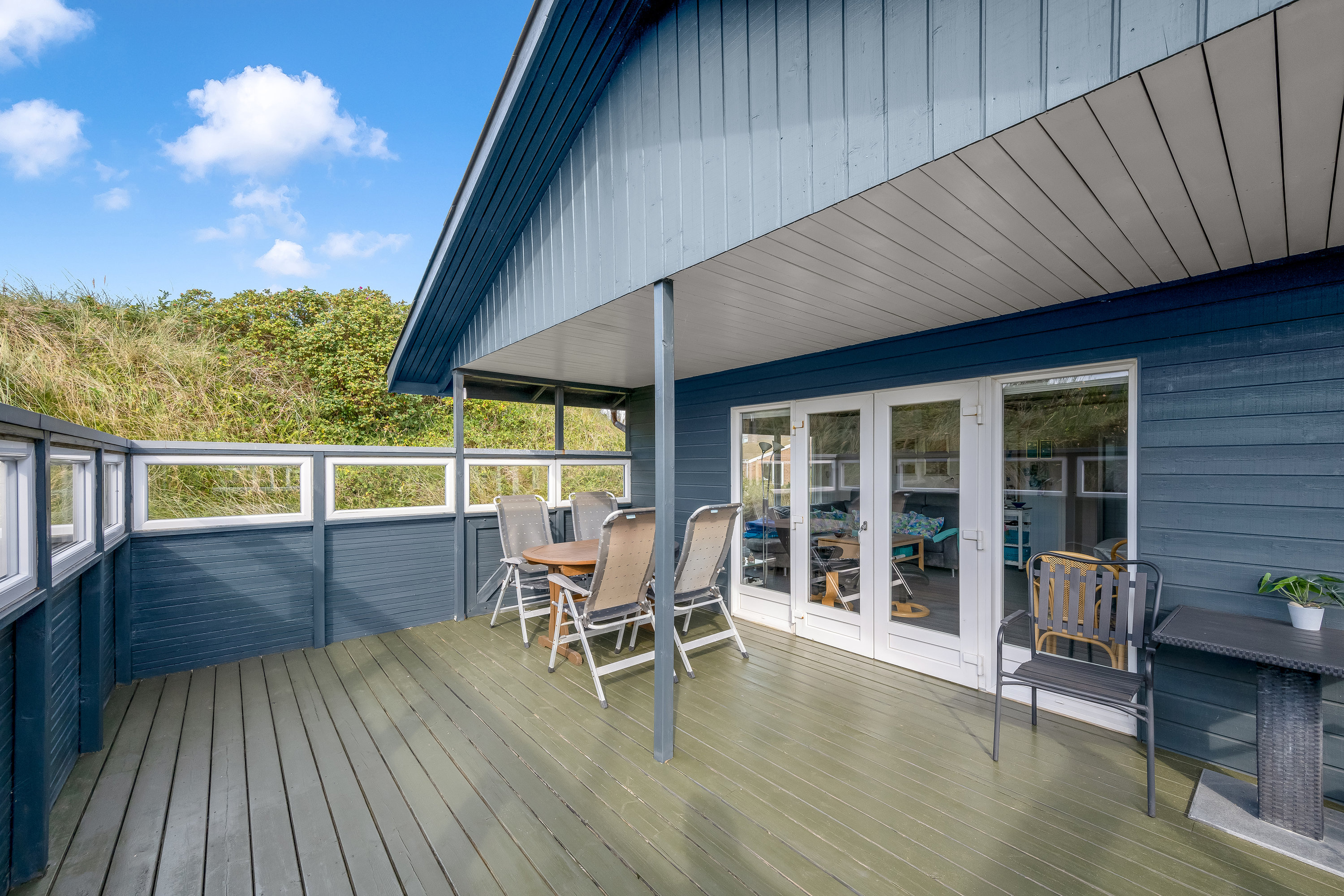 Fremhævet terrasse billede i fuldskærmstilstand. Billede af Kirstinevej 90, Bjerregaard, 6960 Hvide Sande