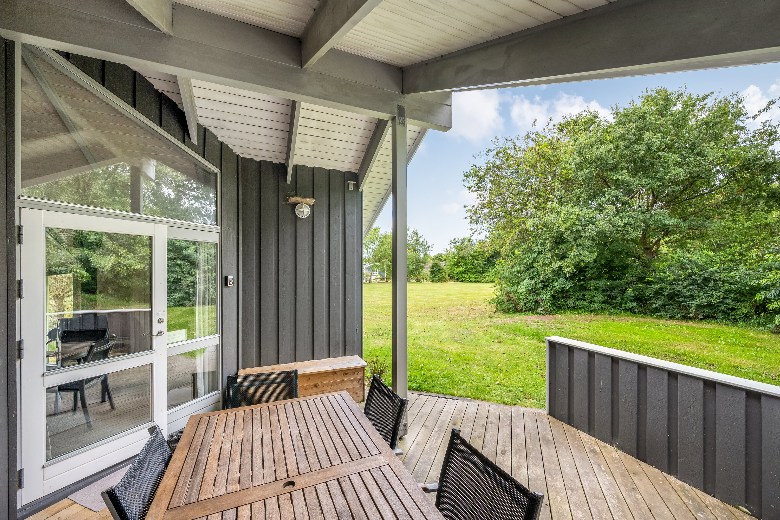 Fremhævet overdækket terrasse billede i fuldskærmstilstand. Billede af Ildervej 20, 6893 Hemmet