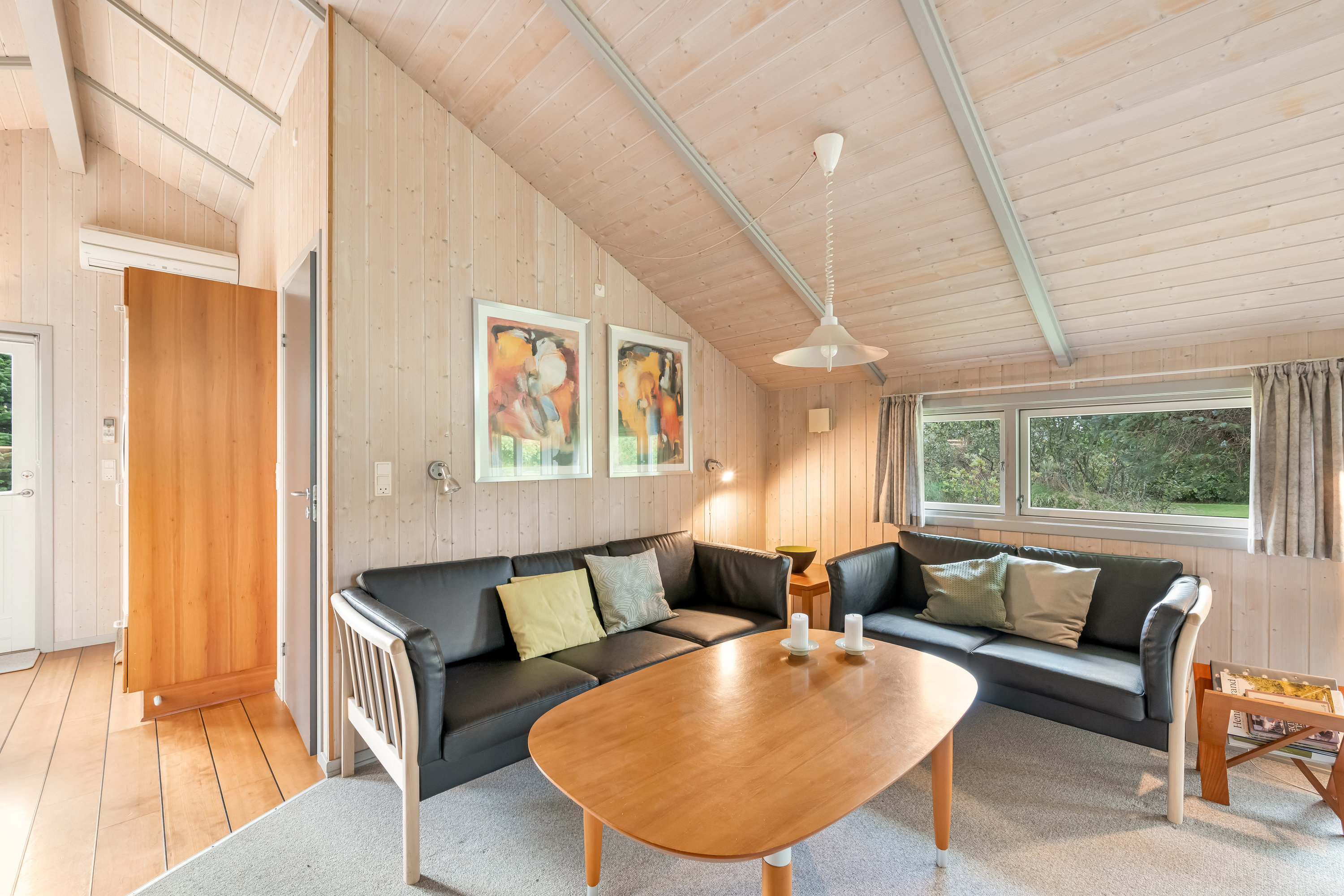 Fremhævet stue billede i fuldskærmstilstand. Billede af Ildervej 20, 6893 Hemmet