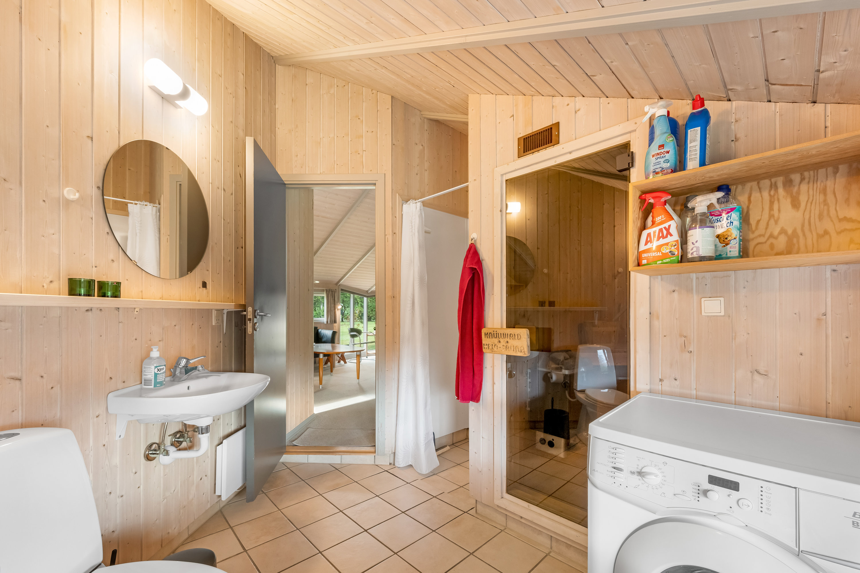 Fremhævet badeværelse billede i fuldskærmstilstand. Billede af Ildervej 20, 6893 Hemmet