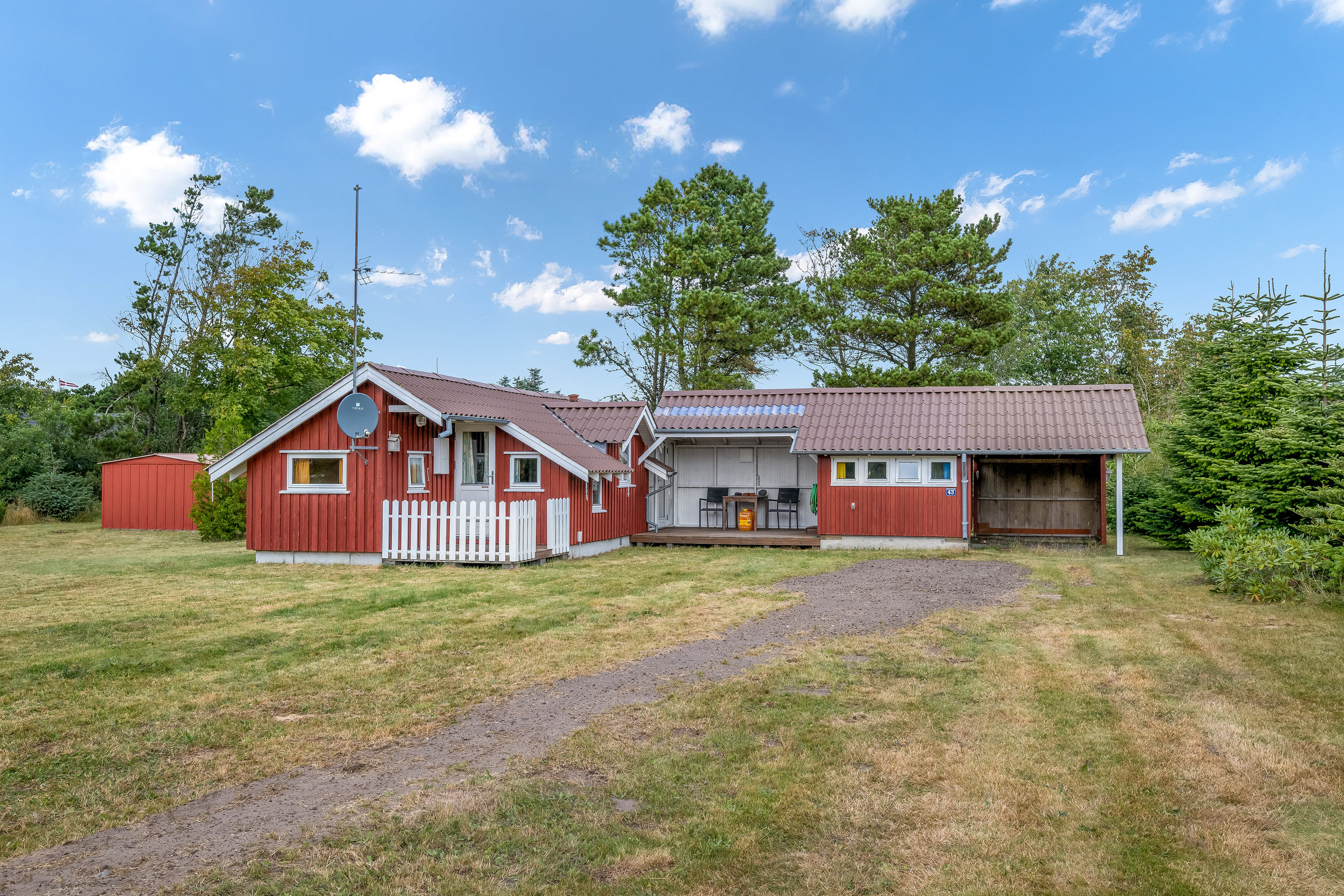 Fremhævet facade billede i fuldskærmstilstand. Billede af Gyvelvej 43, Stauning, 6900 Skjern