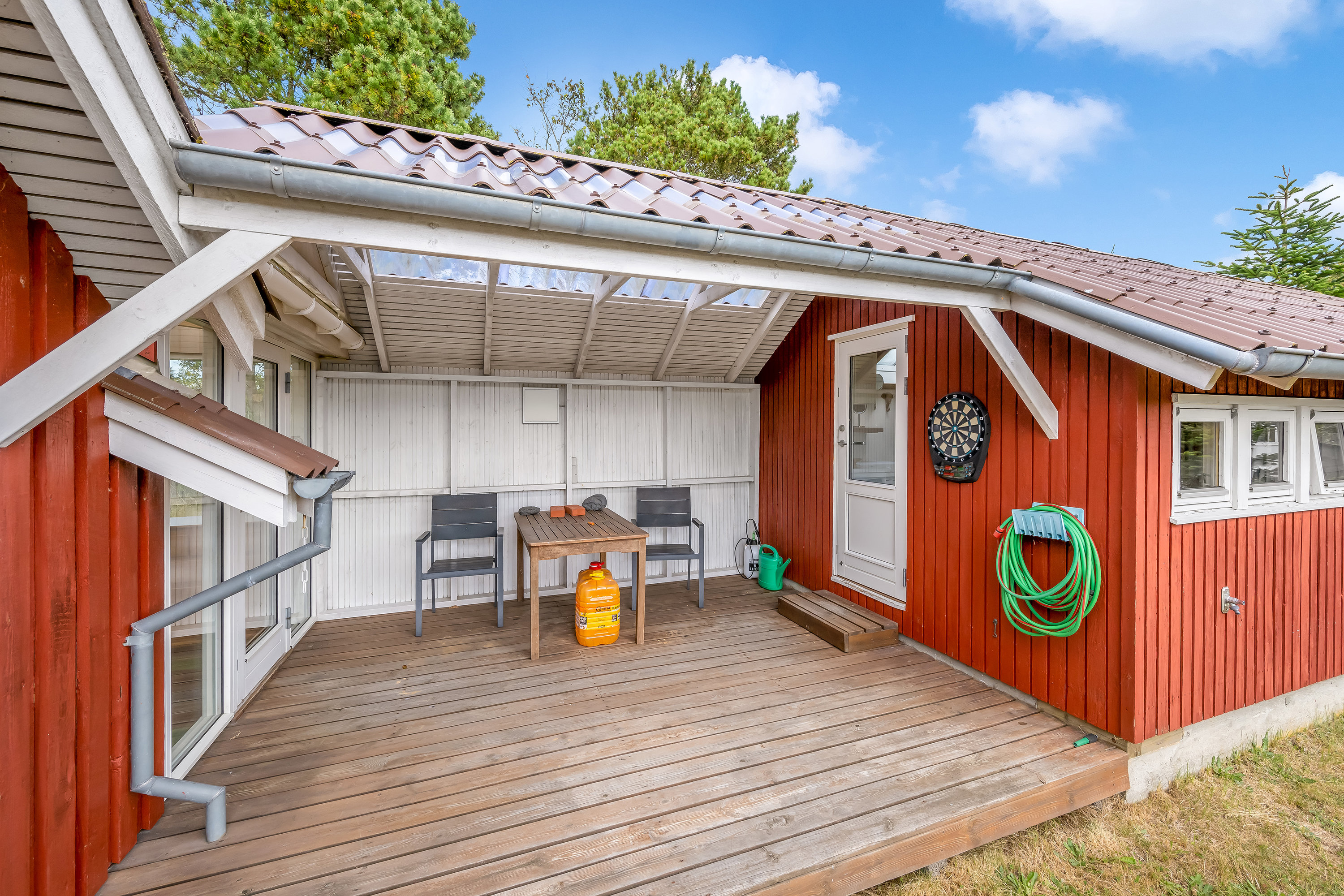 Fremhævet overdækket terrasse billede i fuldskærmstilstand. Billede af Gyvelvej 43, Stauning, 6900 Skjern