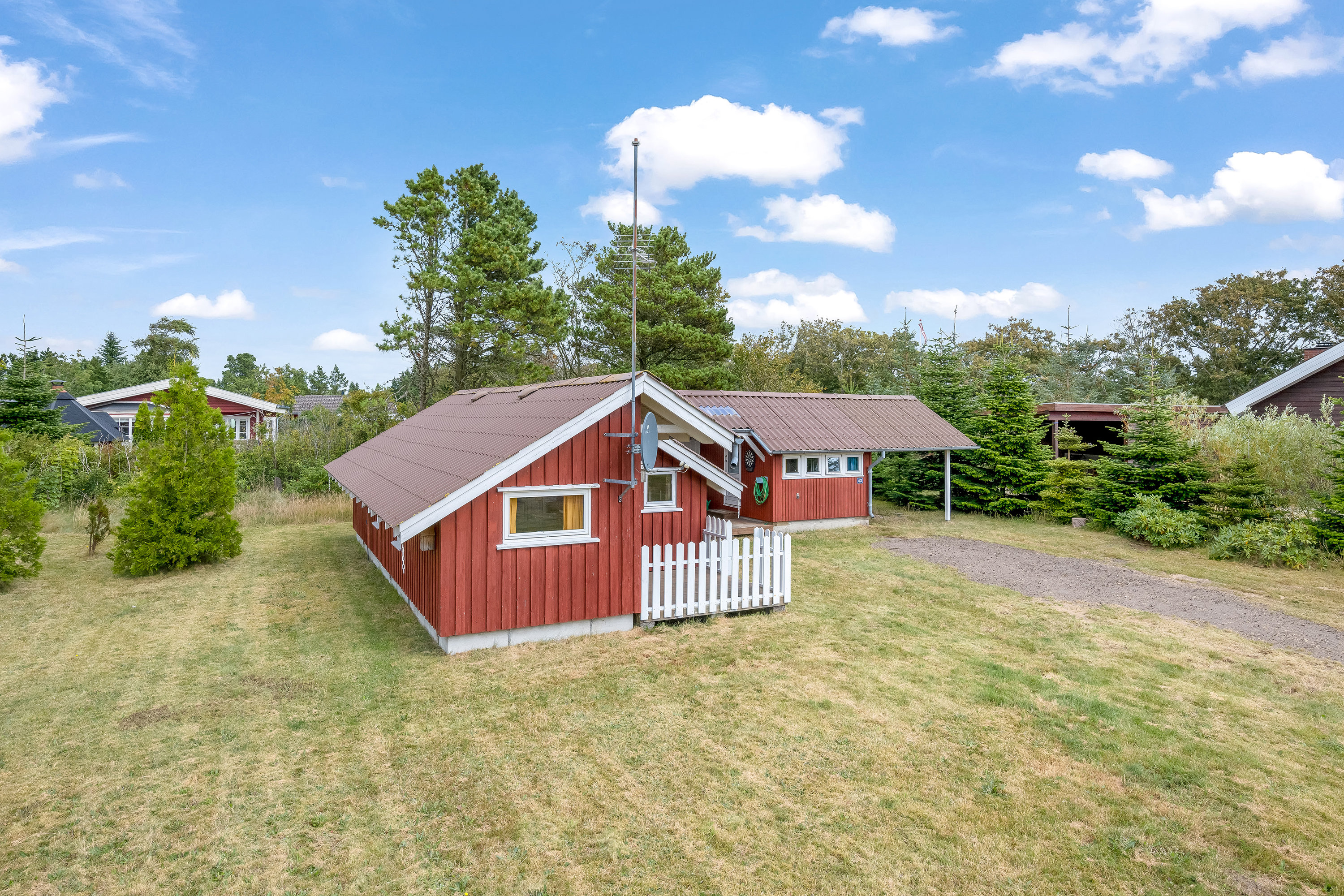 Fremhævet facade billede i fuldskærmstilstand. Billede af Gyvelvej 43, Stauning, 6900 Skjern