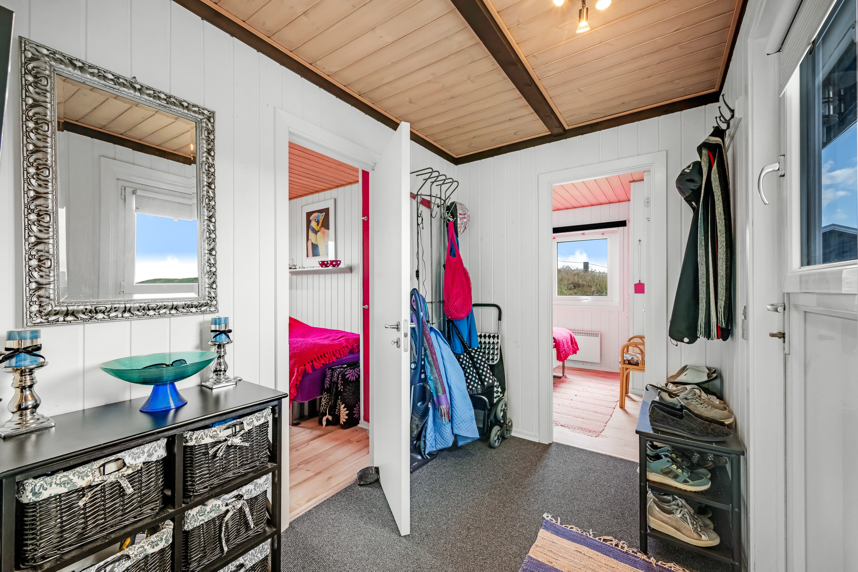 Fremhævet gang billede i fuldskærmstilstand. Billede af Kirstinevej 90, Bjerregaard, 6960 Hvide Sande