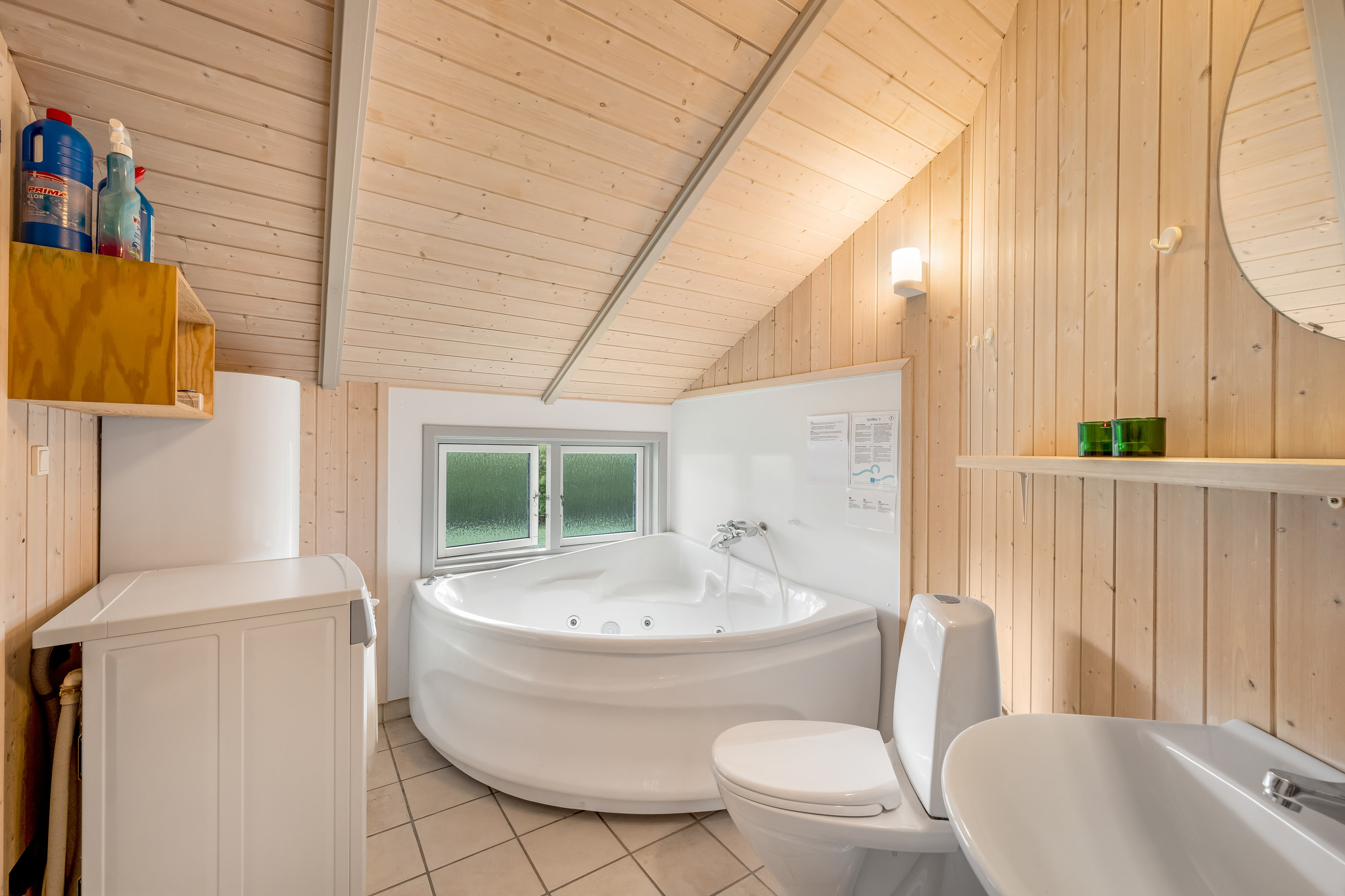 Fremhævet badeværelse billede i fuldskærmstilstand. Billede af Ildervej 20, 6893 Hemmet