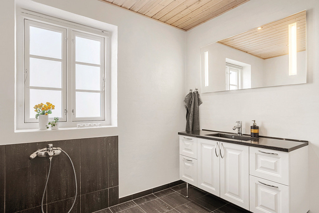 Fremhævet badeværelse billede i fuldskærmstilstand. Billede af Vestergade 25, 6650 Brørup