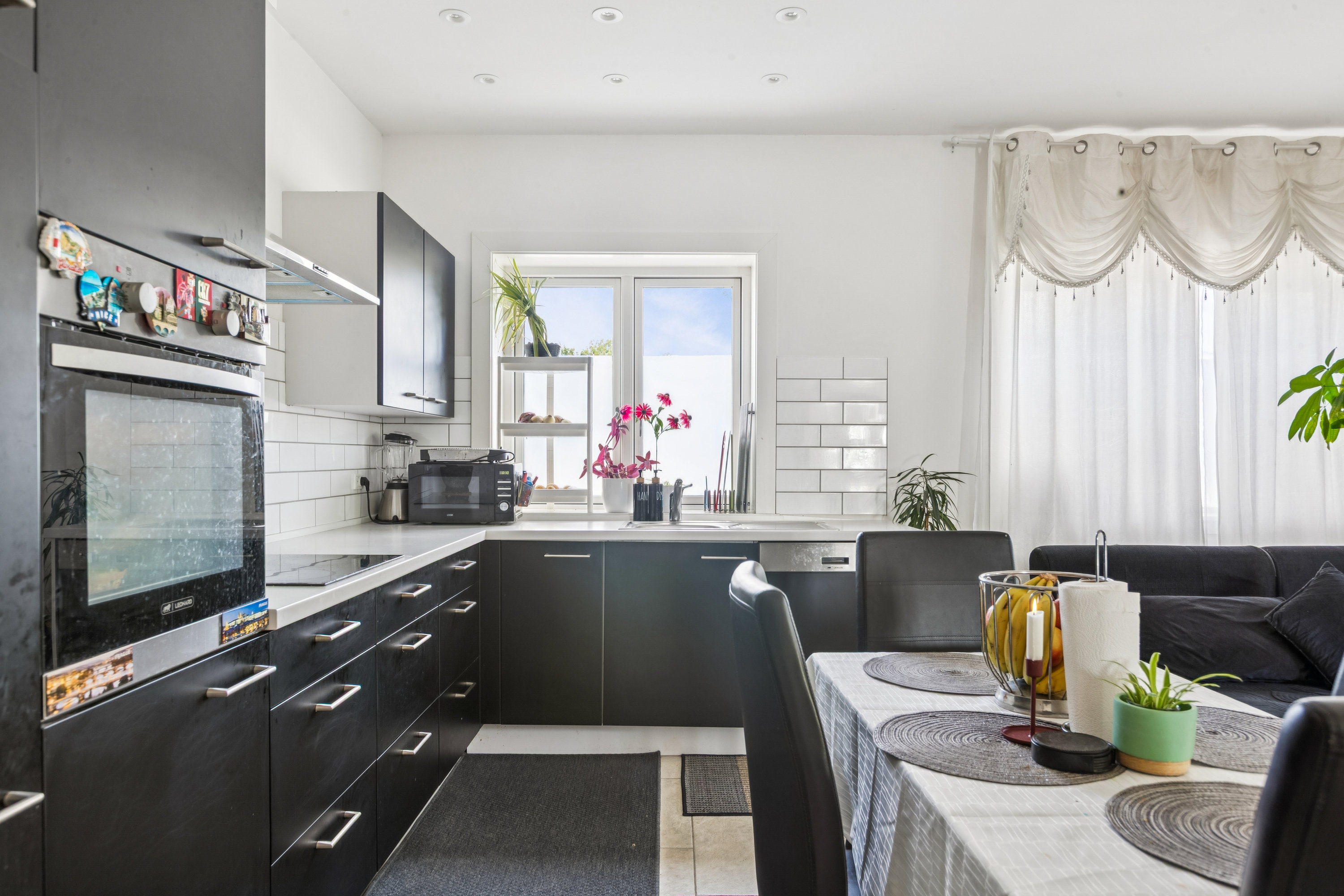 Fremhævet stue billede i fuldskærmstilstand. Billede af Islevhusvej 83, st.. th., 2700 Brønshøj