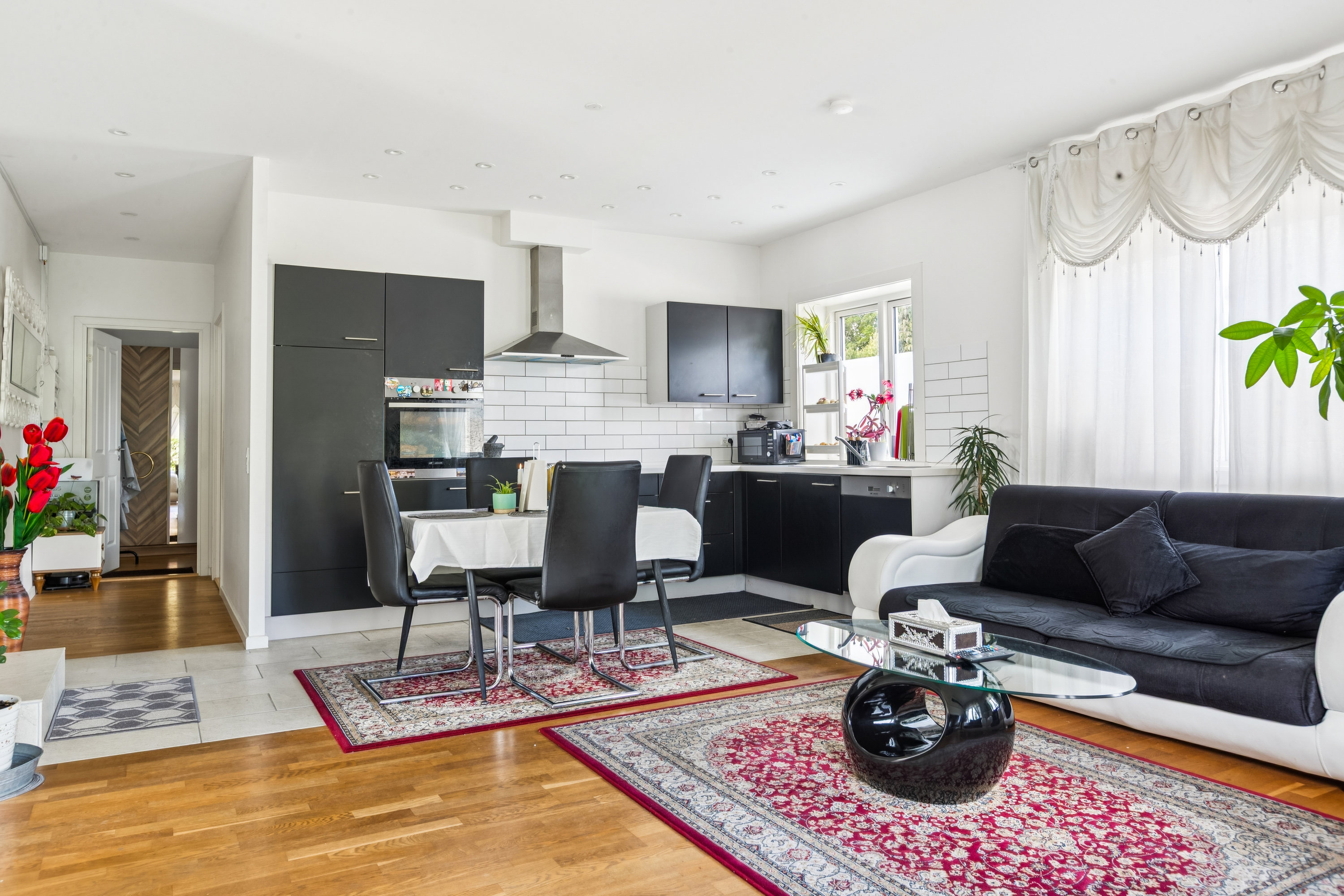 Fremhævet stue billede i fuldskærmstilstand. Billede af Islevhusvej 83, st.. th., 2700 Brønshøj