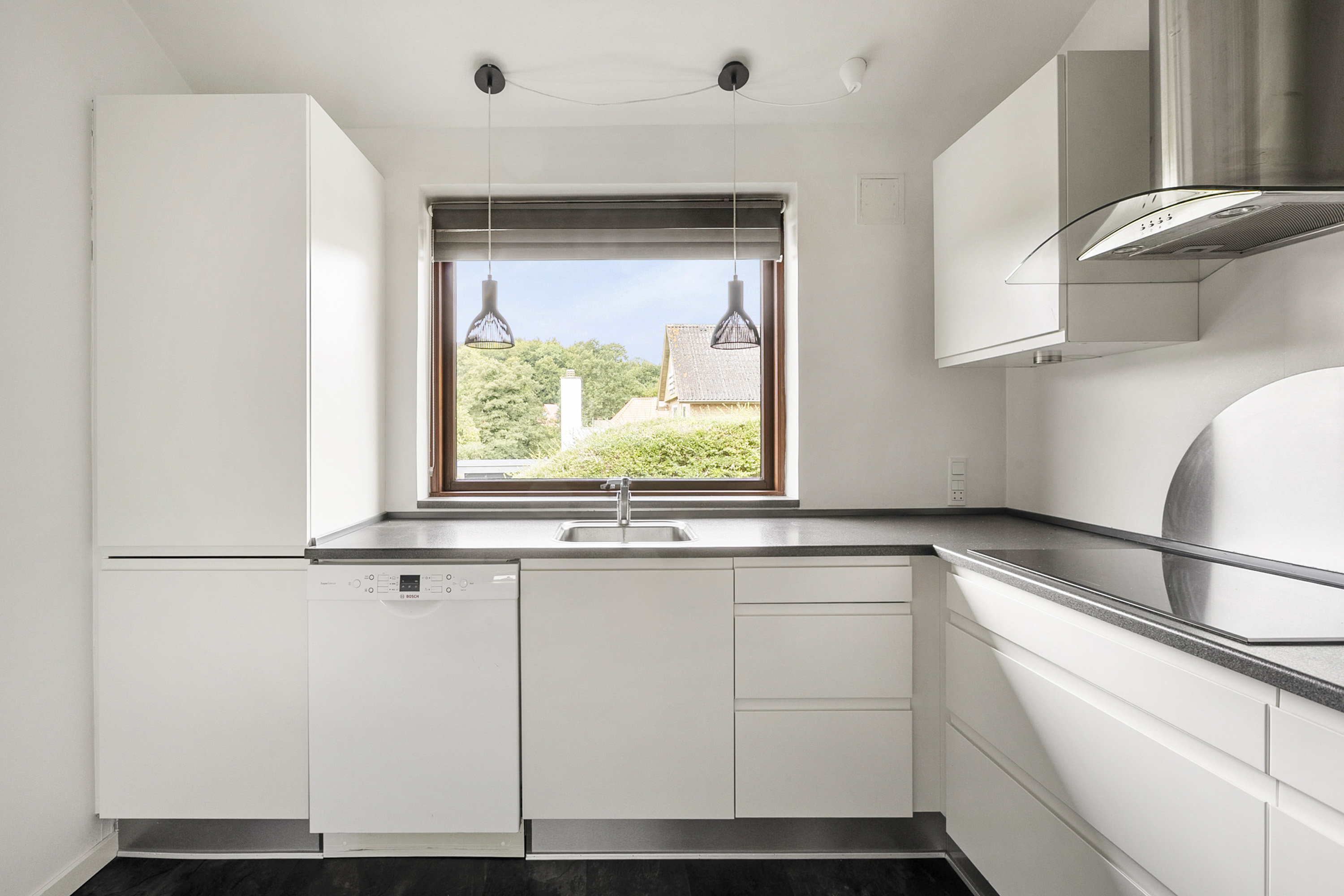 Fremhævet køkken billede i fuldskærmstilstand. Billede af Langbjergvej 1, 6200 Aabenraa