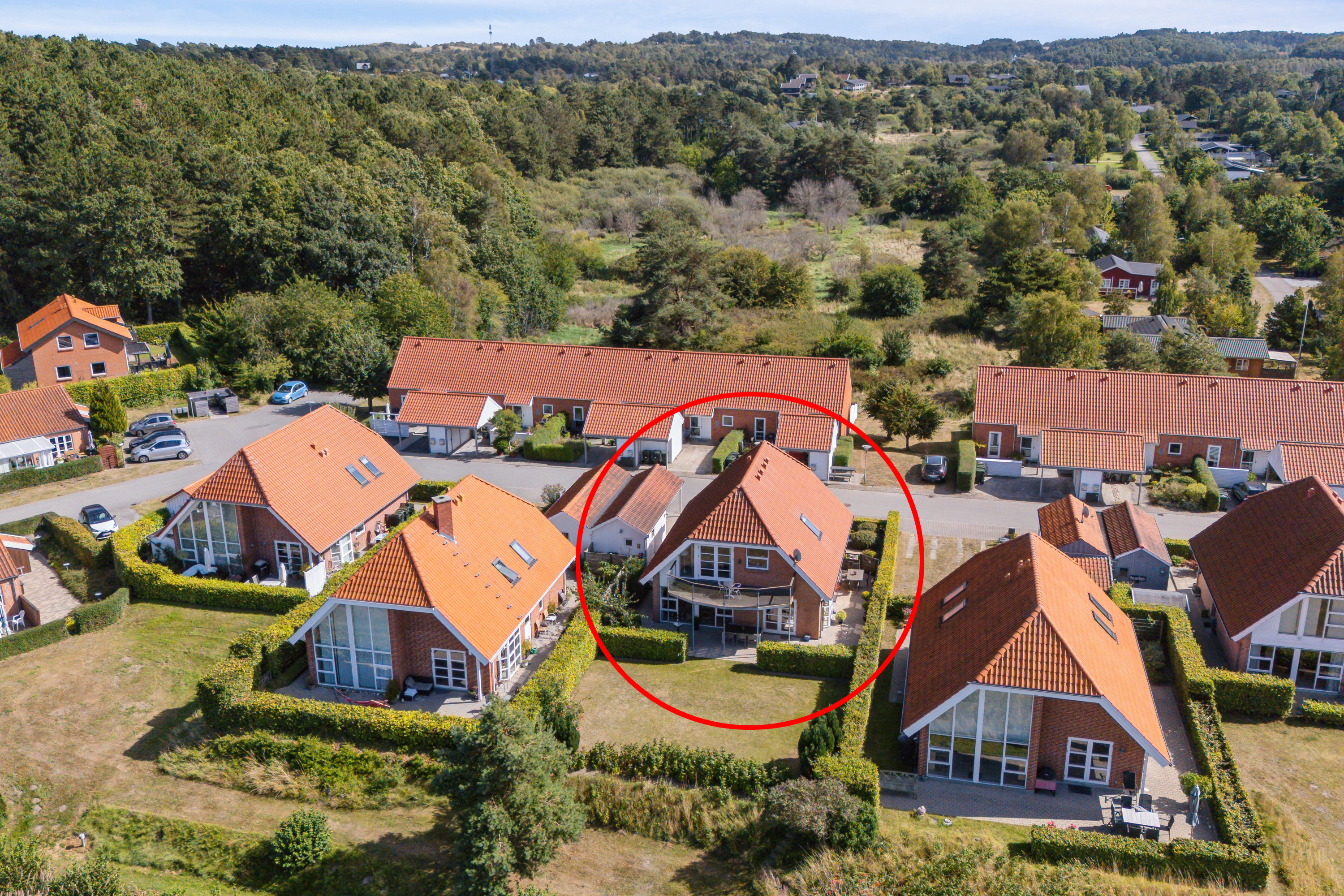 Fremhævet luftfoto billede i fuldskærmstilstand. Billede af Strandparken 21, Vibæk Strand, 8400 Ebeltoft