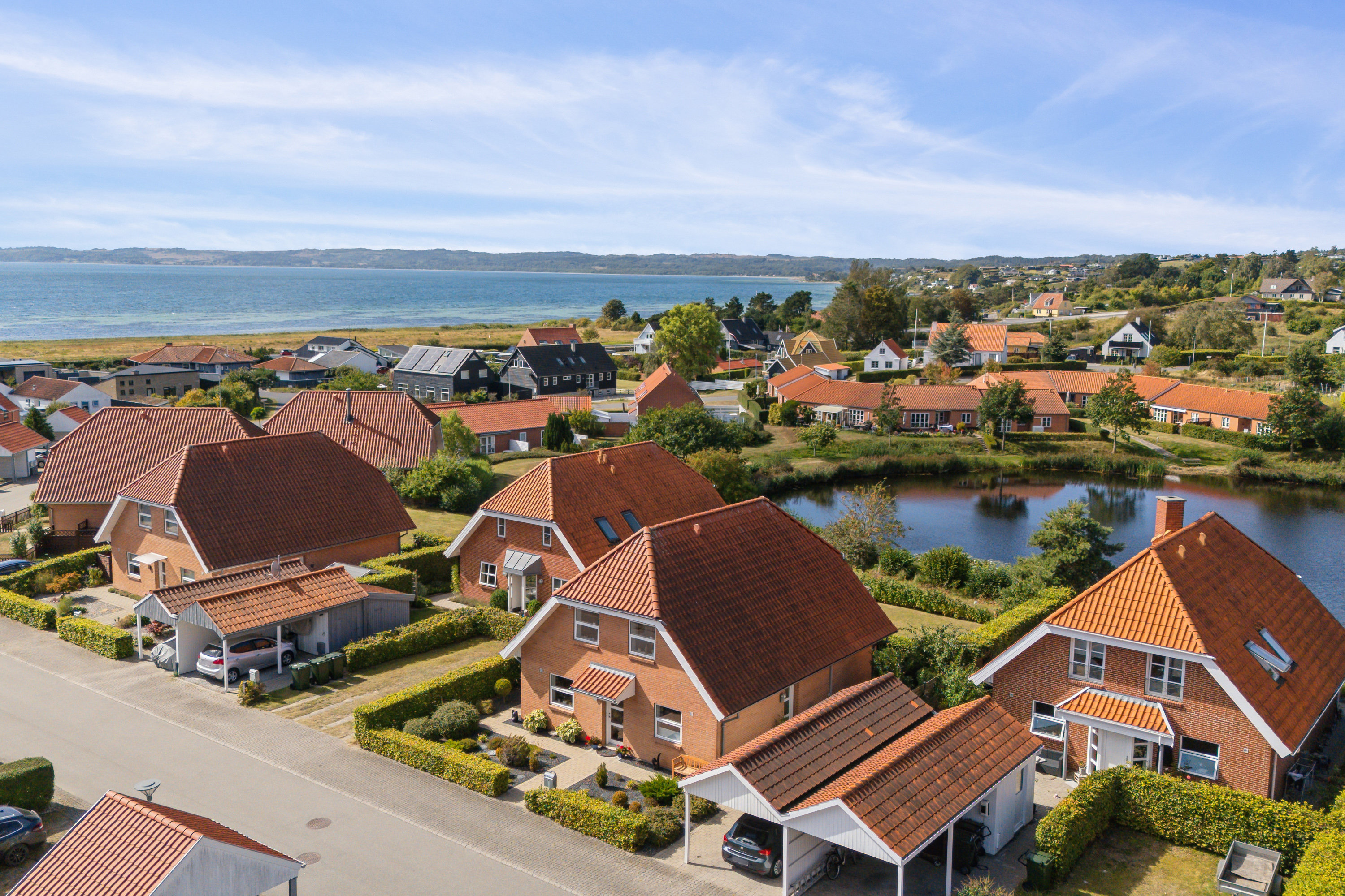 Fremhævet luftfoto billede i fuldskærmstilstand. Billede af Strandparken 21, Vibæk Strand, 8400 Ebeltoft