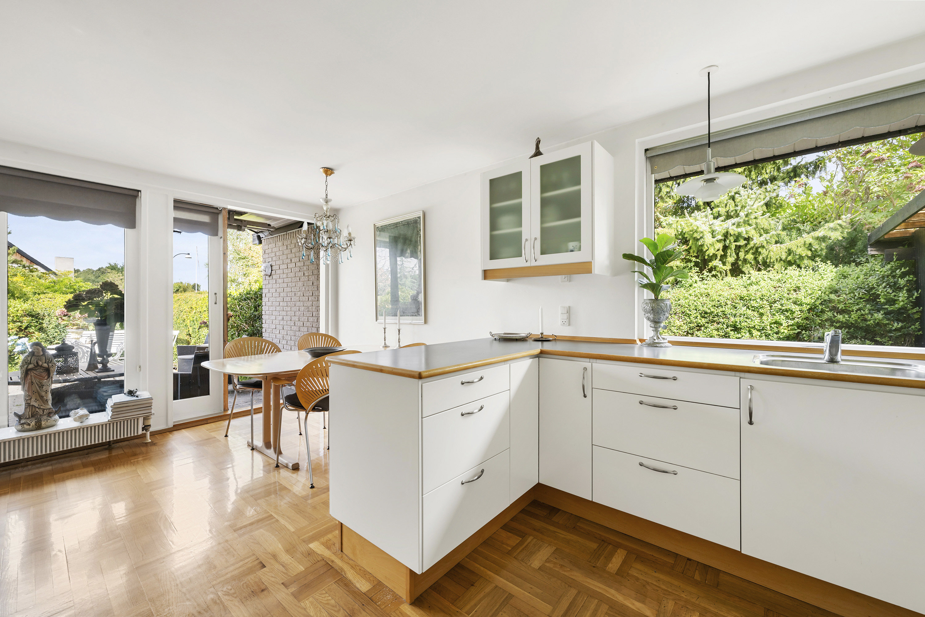 Fremhævet køkken billede i fuldskærmstilstand. Billede af Gæslingestien 23, Trørød, 2950 Vedbæk