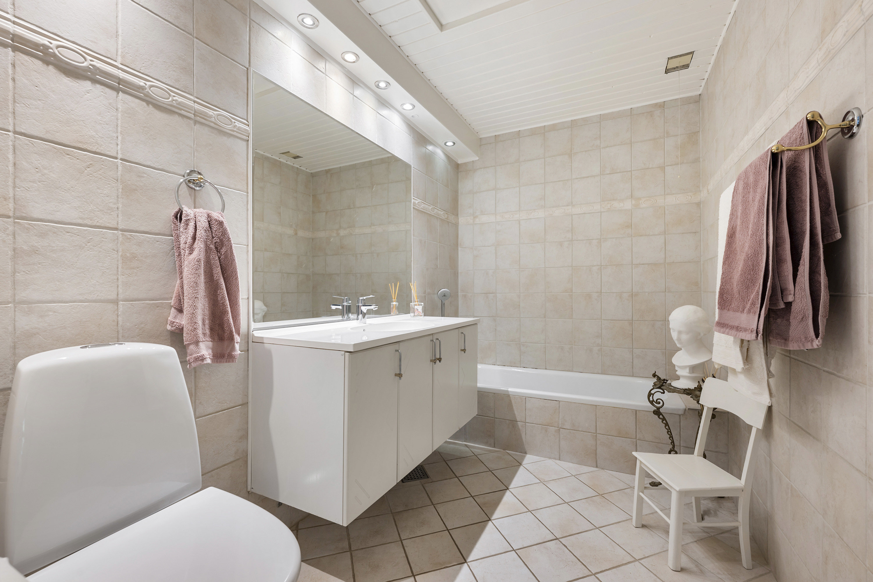 Fremhævet badeværelse billede i fuldskærmstilstand. Billede af Gæslingestien 23, Trørød, 2950 Vedbæk