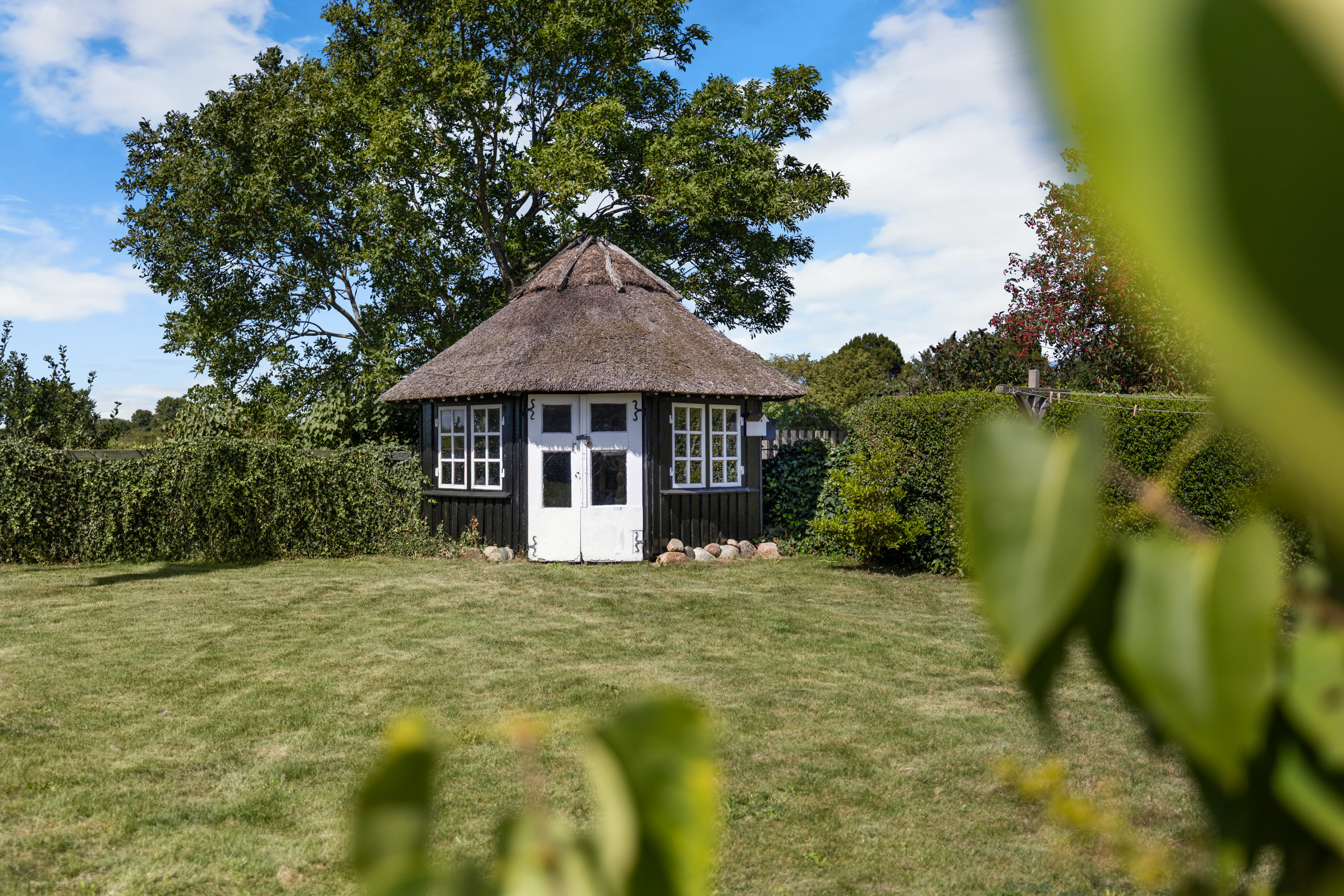 Fremhævet facade billede i fuldskærmstilstand. Billede af Kirkeballe 12, Horne, 5600 Faaborg