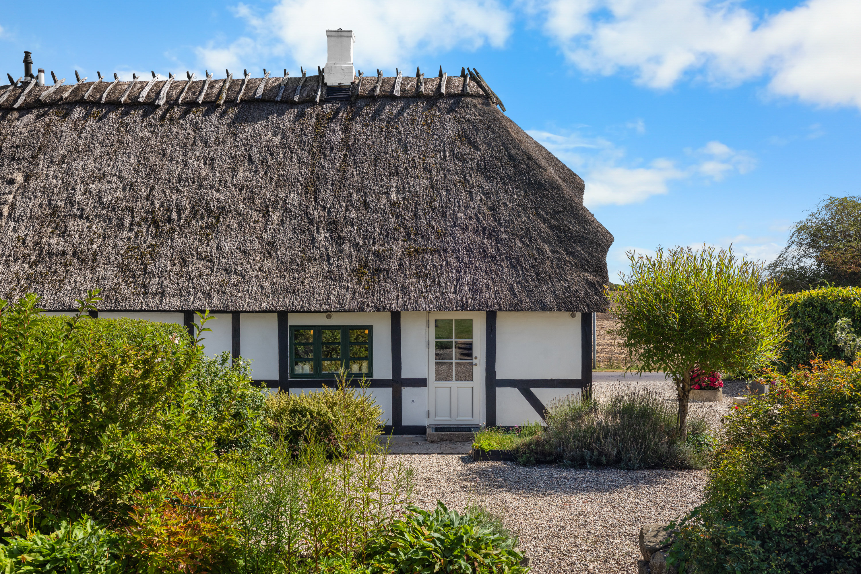 Fremhævet facade billede i fuldskærmstilstand. Billede af Kirkeballe 12, Horne, 5600 Faaborg