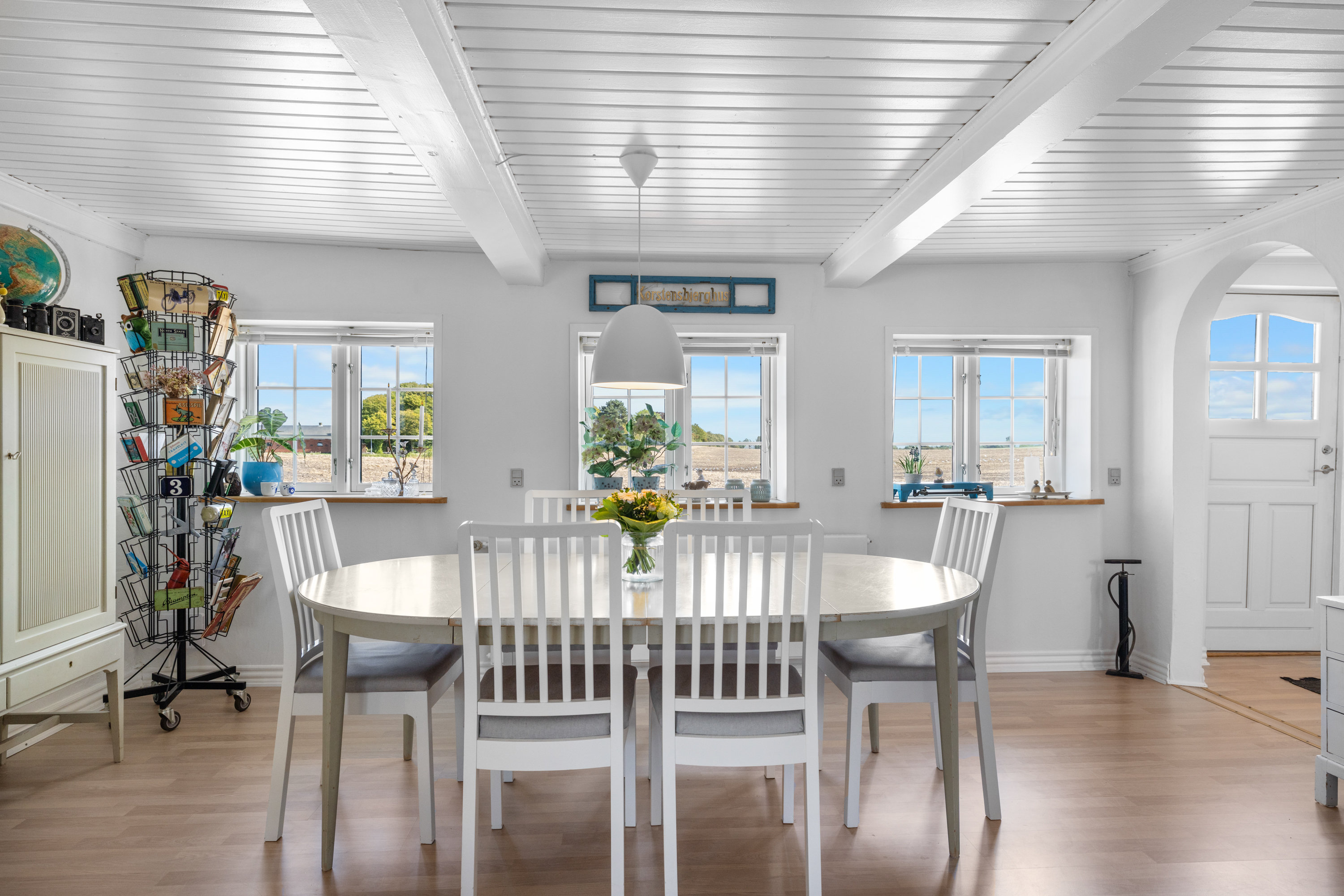 Fremhævet stue billede i fuldskærmstilstand. Billede af Kirkeballe 12, Horne, 5600 Faaborg