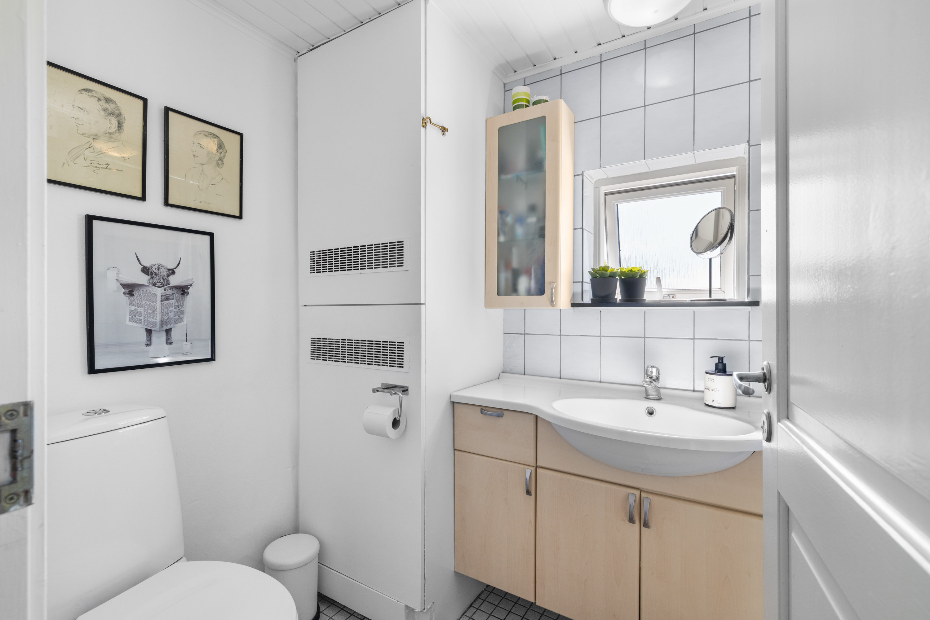 Fremhævet badeværelse billede i fuldskærmstilstand. Billede af Kirkeballe 12, Horne, 5600 Faaborg