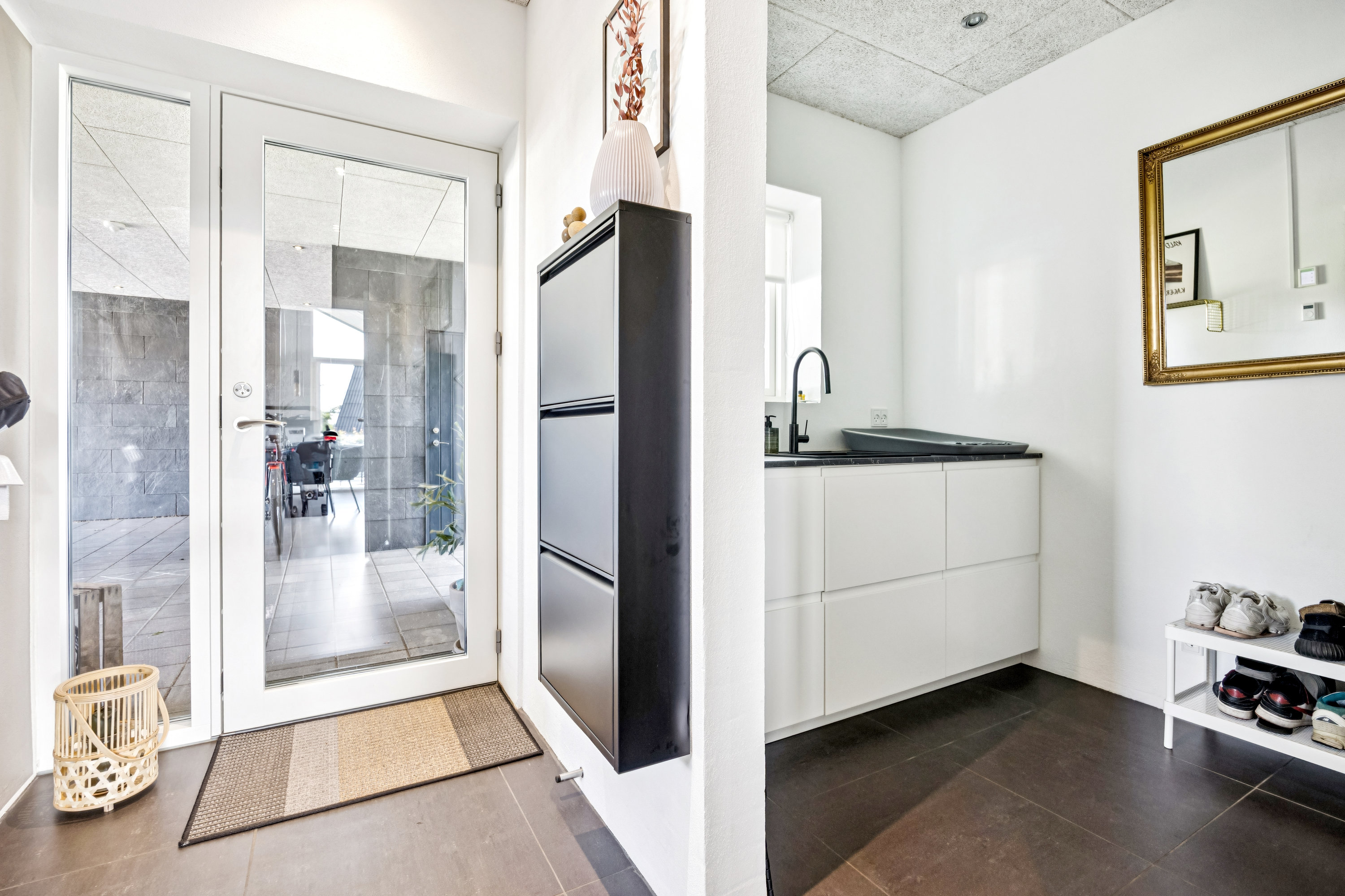 Fremhævet entré billede i fuldskærmstilstand. Billede af Gl Skolevej 8, Valsgård, 9500 Hobro