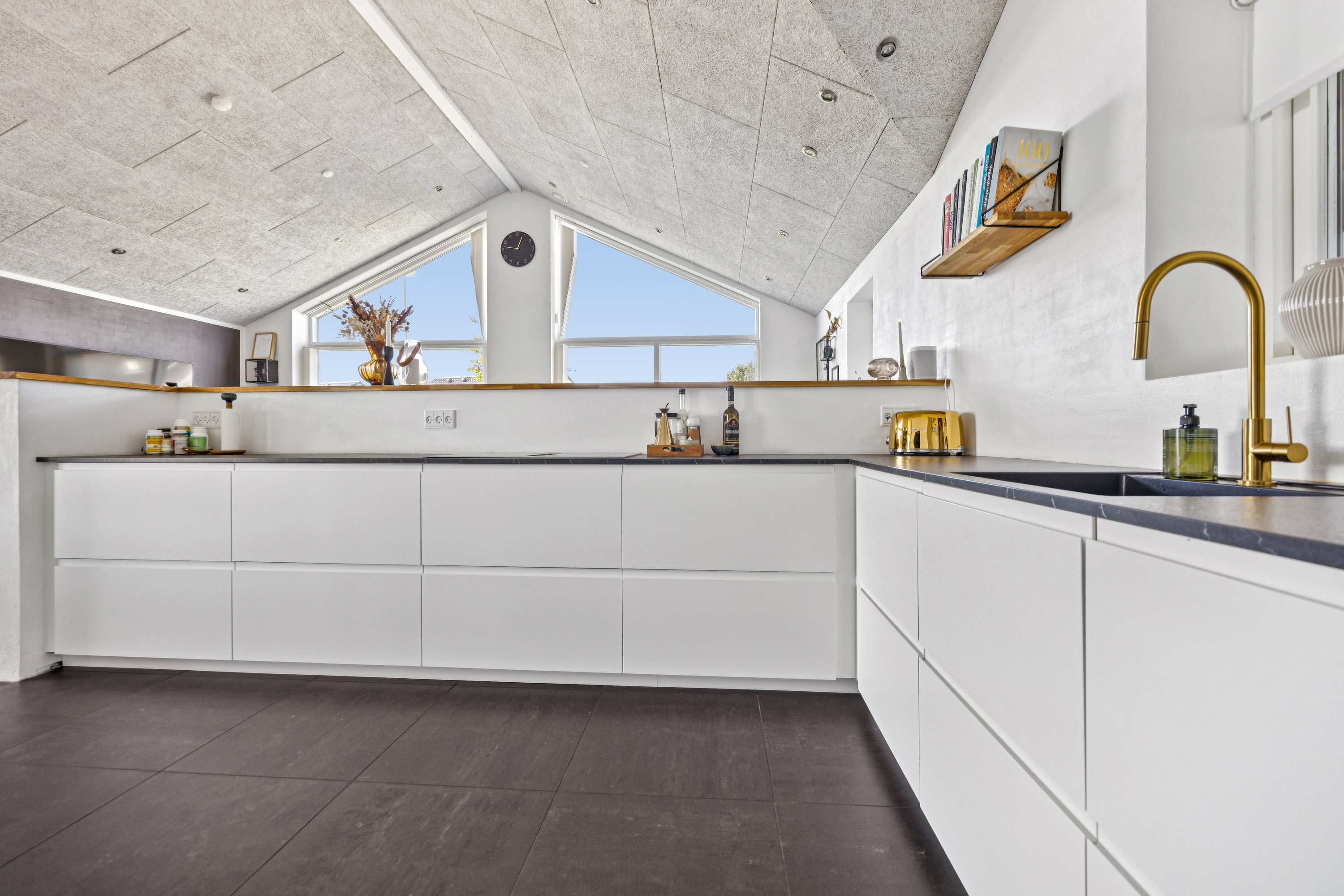 Fremhævet køkken billede i fuldskærmstilstand. Billede af Gl Skolevej 8, Valsgård, 9500 Hobro