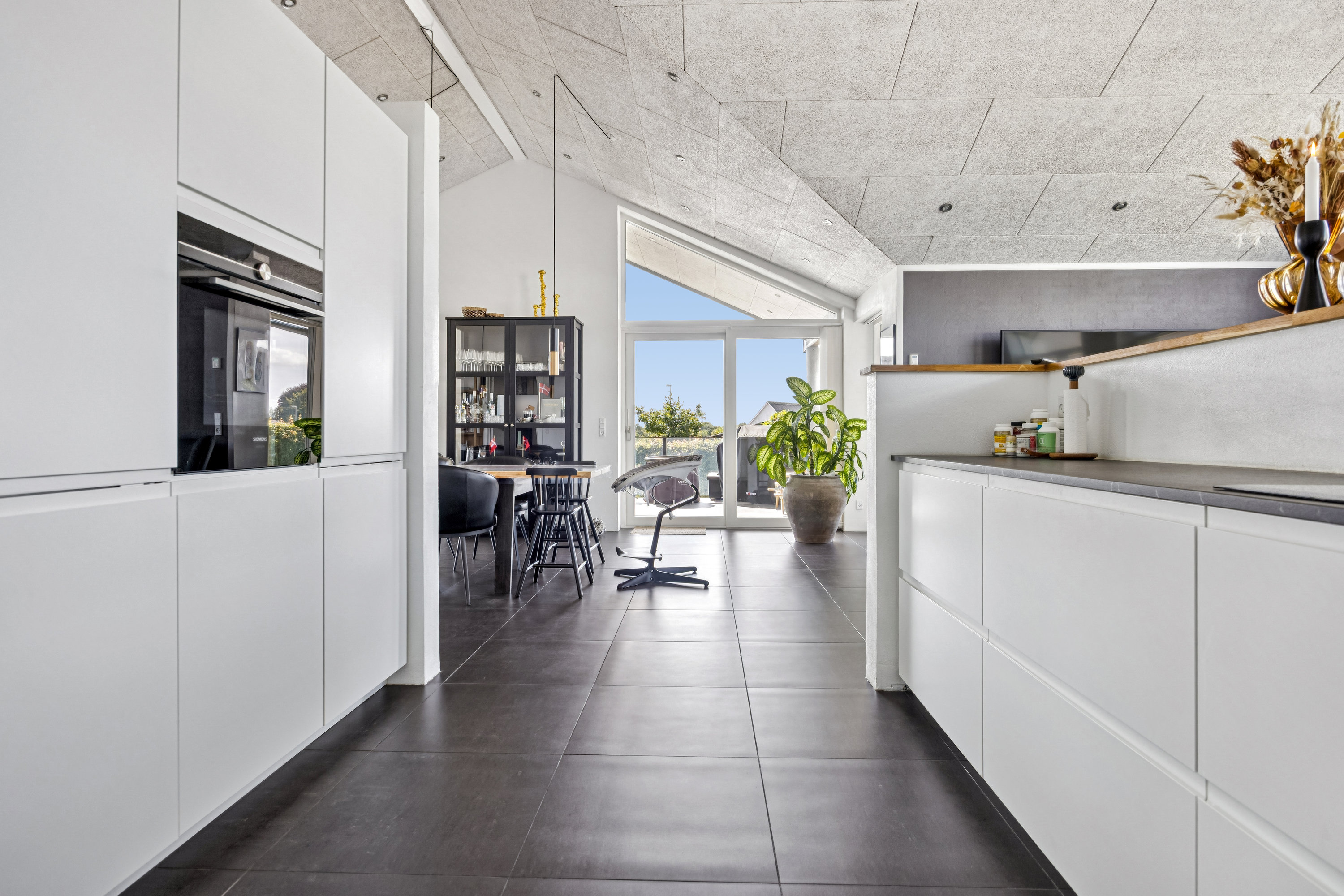 Fremhævet køkken billede i fuldskærmstilstand. Billede af Gl Skolevej 8, Valsgård, 9500 Hobro