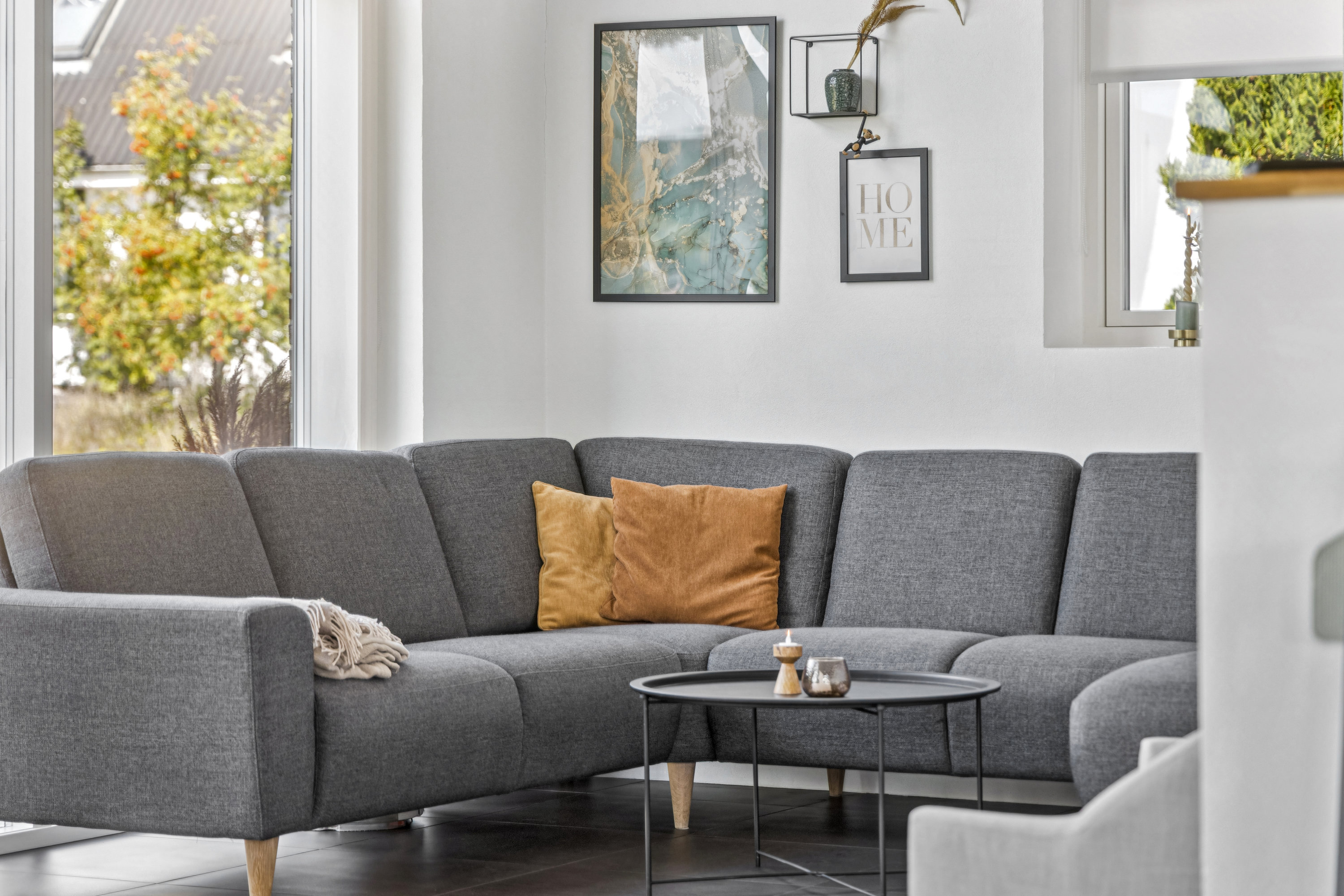 Fremhævet stue billede i fuldskærmstilstand. Billede af Gl Skolevej 8, Valsgård, 9500 Hobro