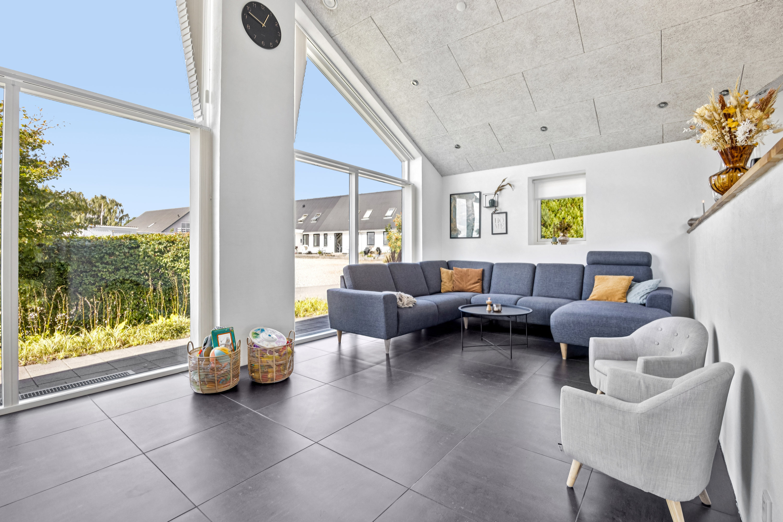 Fremhævet stue billede i fuldskærmstilstand. Billede af Gl Skolevej 8, Valsgård, 9500 Hobro