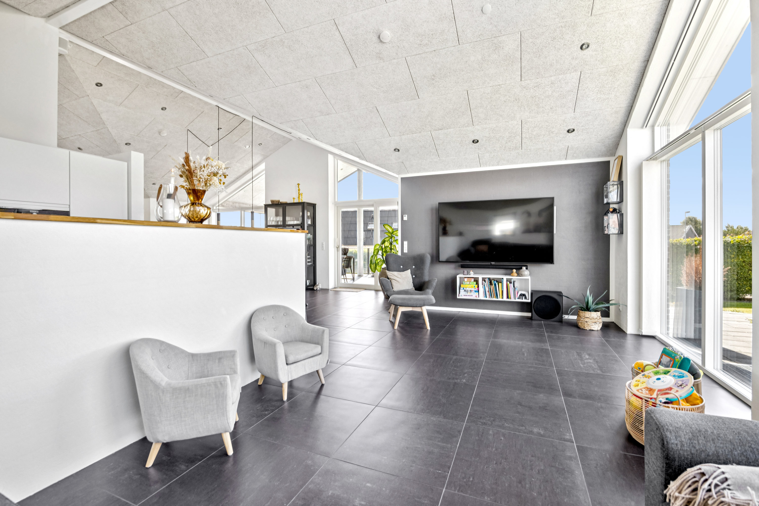 Fremhævet stue billede i fuldskærmstilstand. Billede af Gl Skolevej 8, Valsgård, 9500 Hobro