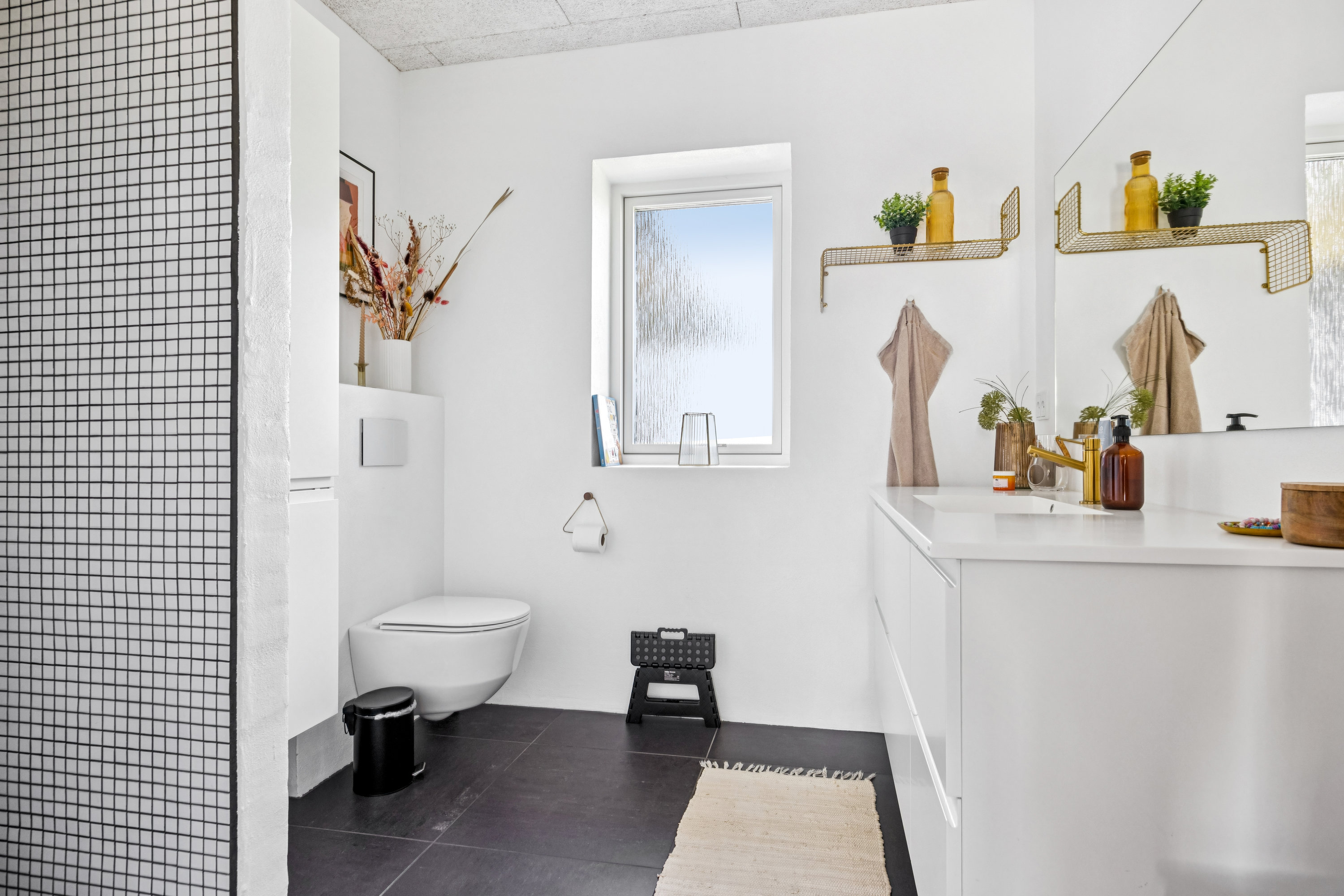 Fremhævet badeværelse billede i fuldskærmstilstand. Billede af Gl Skolevej 8, Valsgård, 9500 Hobro