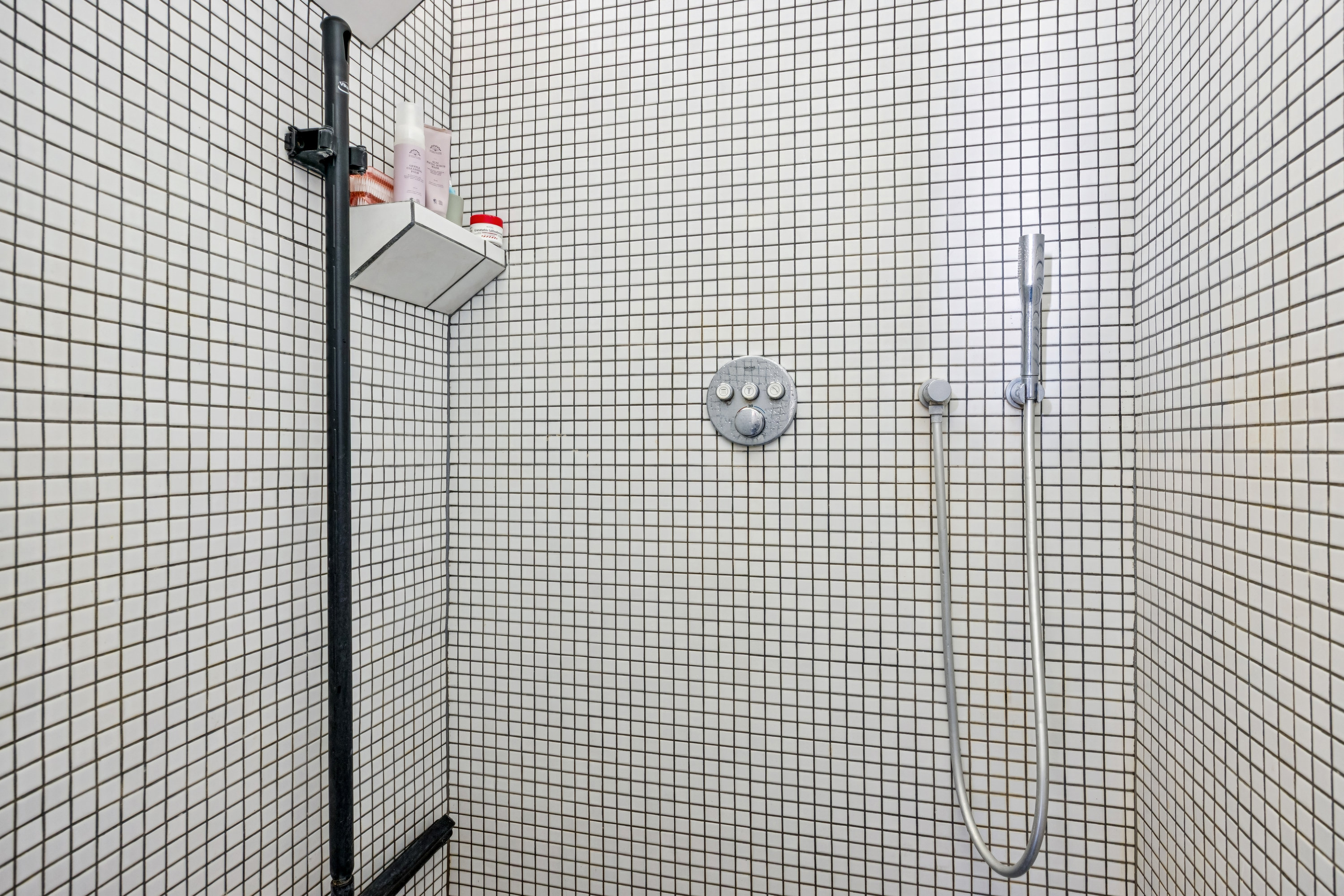 Fremhævet badeværelse billede i fuldskærmstilstand. Billede af Gl Skolevej 8, Valsgård, 9500 Hobro