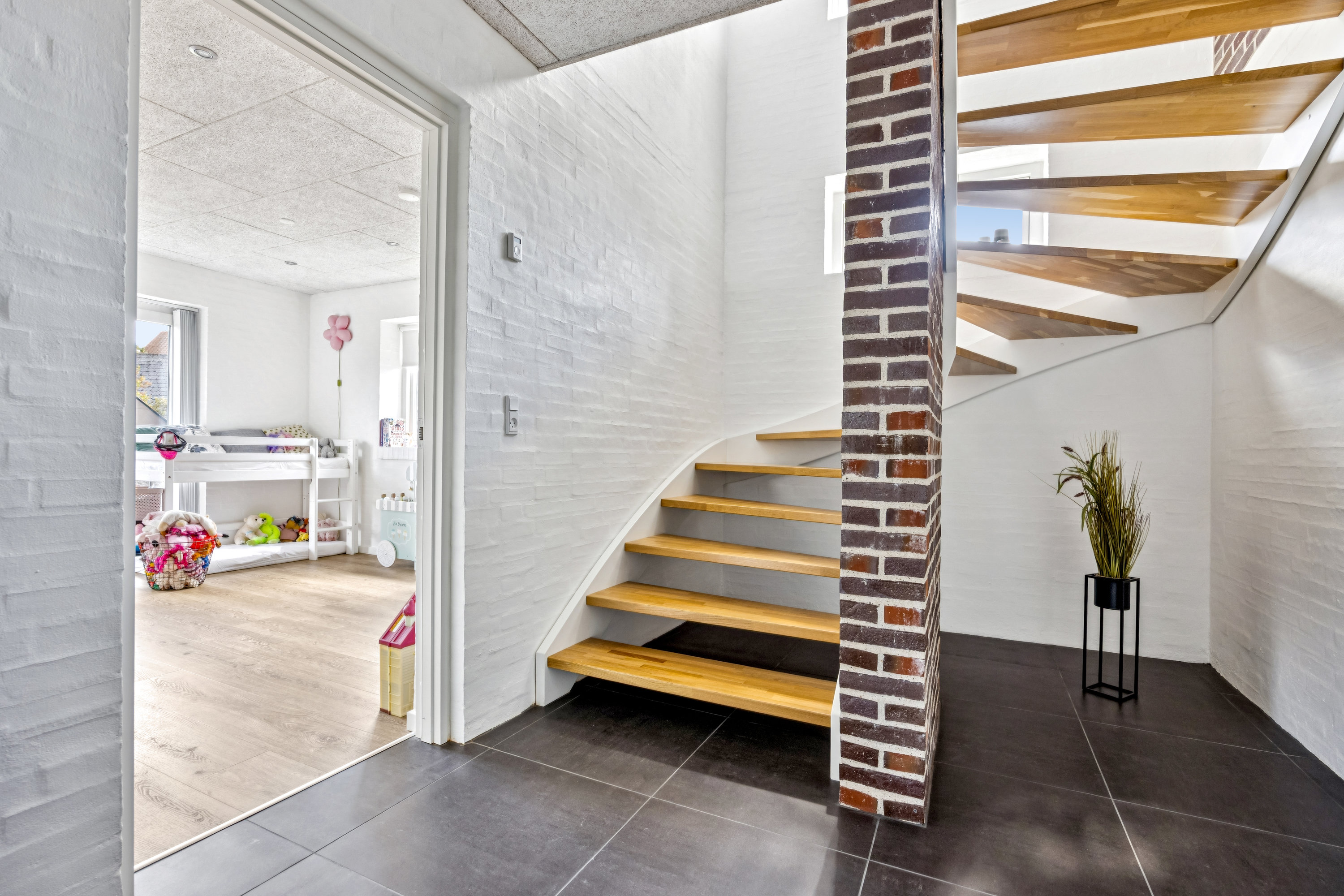 Fremhævet gang billede i fuldskærmstilstand. Billede af Gl Skolevej 8, Valsgård, 9500 Hobro