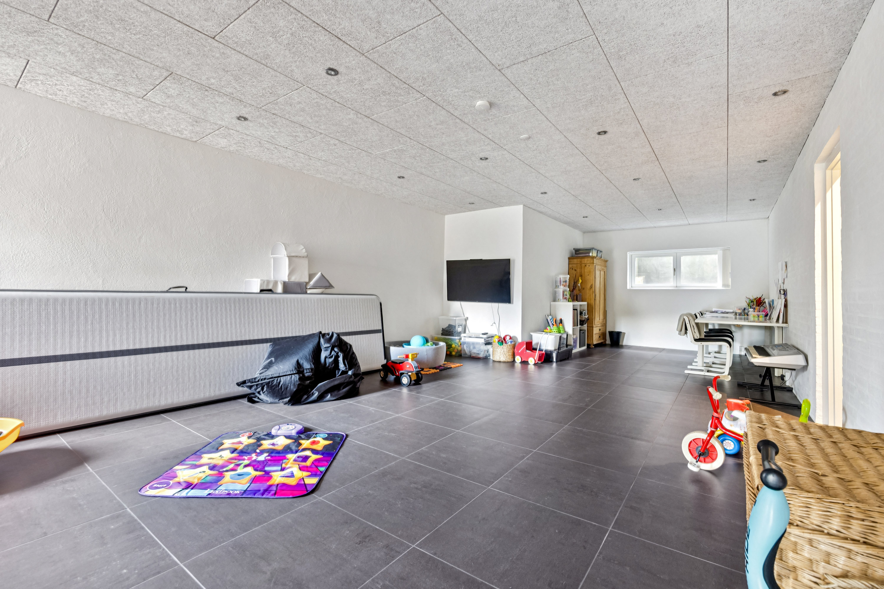 Fremhævet multirum/gildesal billede i fuldskærmstilstand. Billede af Gl Skolevej 8, Valsgård, 9500 Hobro