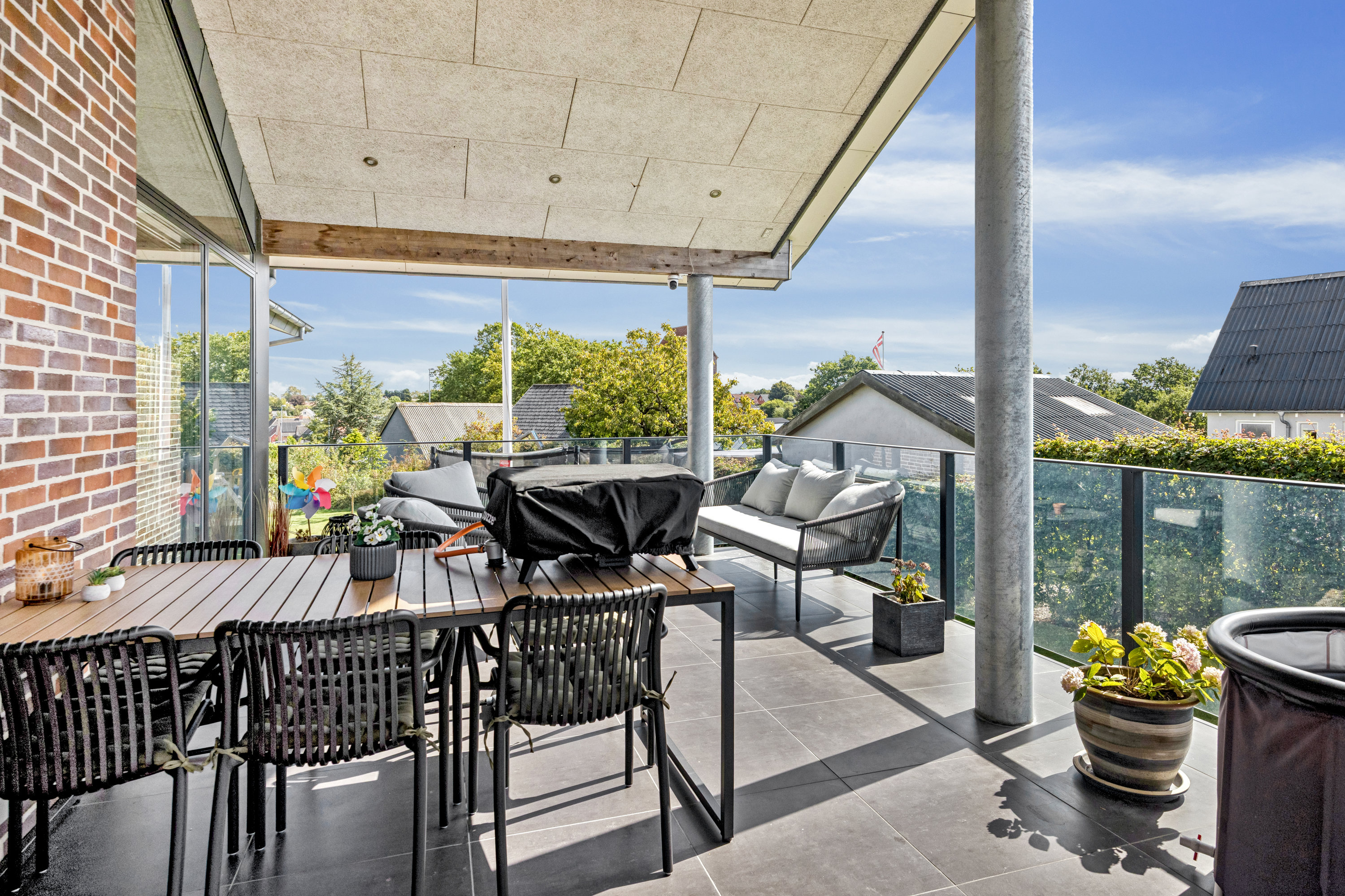 Fremhævet terrasse billede i fuldskærmstilstand. Billede af Gl Skolevej 8, Valsgård, 9500 Hobro