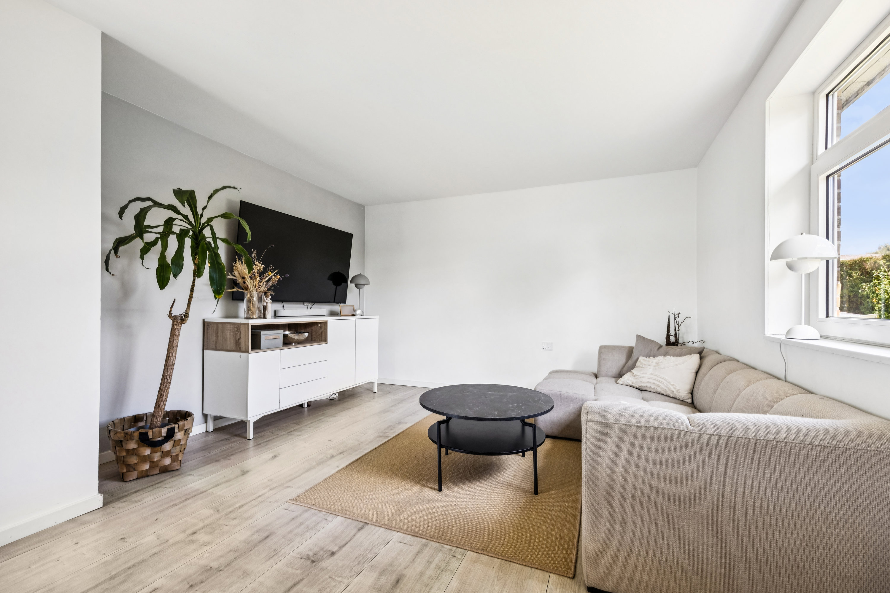 Fremhævet stue billede i fuldskærmstilstand. Billede af Døstrupvej 44, Hørby, 9500 Hobro