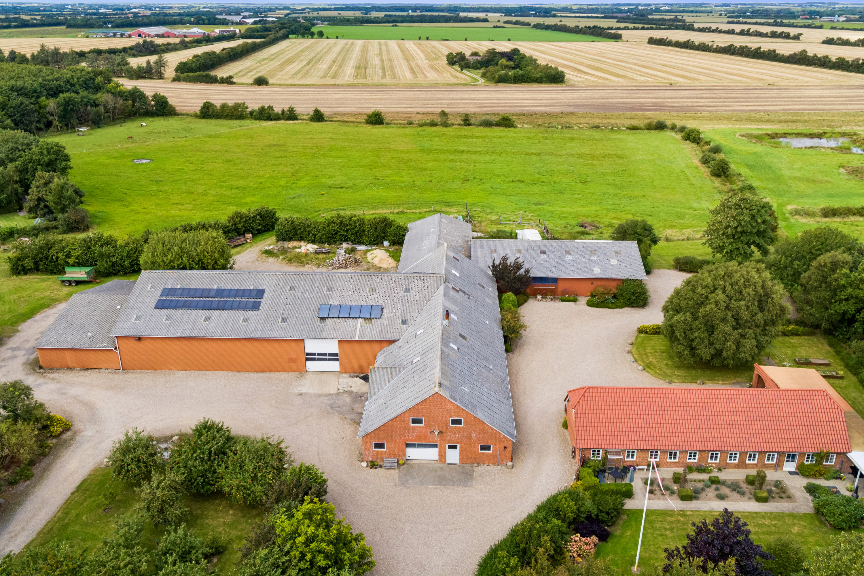Fremhævet luftfoto billede i fuldskærmstilstand. Billede af Farup Kirkevej 18, Kærbøl, 6760 Ribe