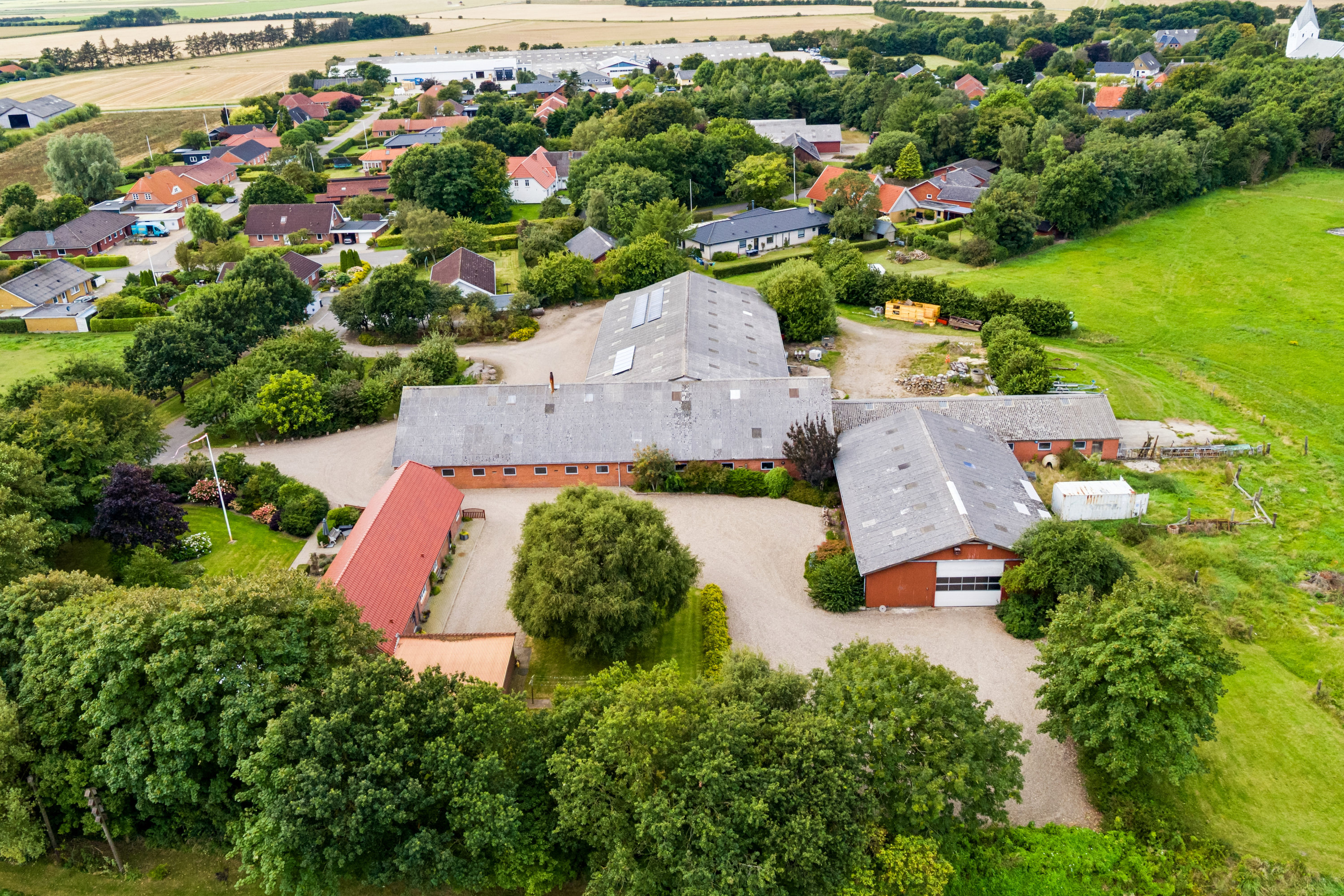 Fremhævet luftfoto billede i fuldskærmstilstand. Billede af Farup Kirkevej 18, Kærbøl, 6760 Ribe
