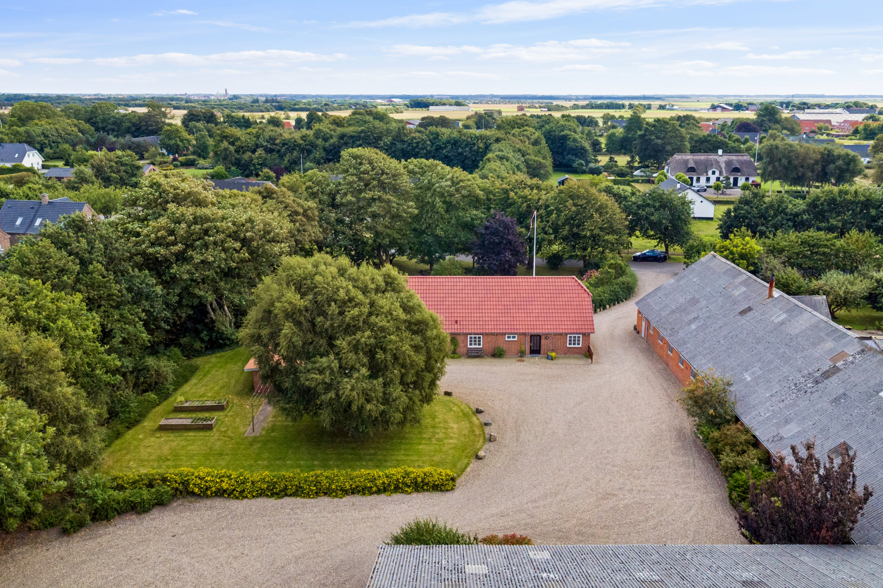Fremhævet luftfoto billede i fuldskærmstilstand. Billede af Farup Kirkevej 18, Kærbøl, 6760 Ribe
