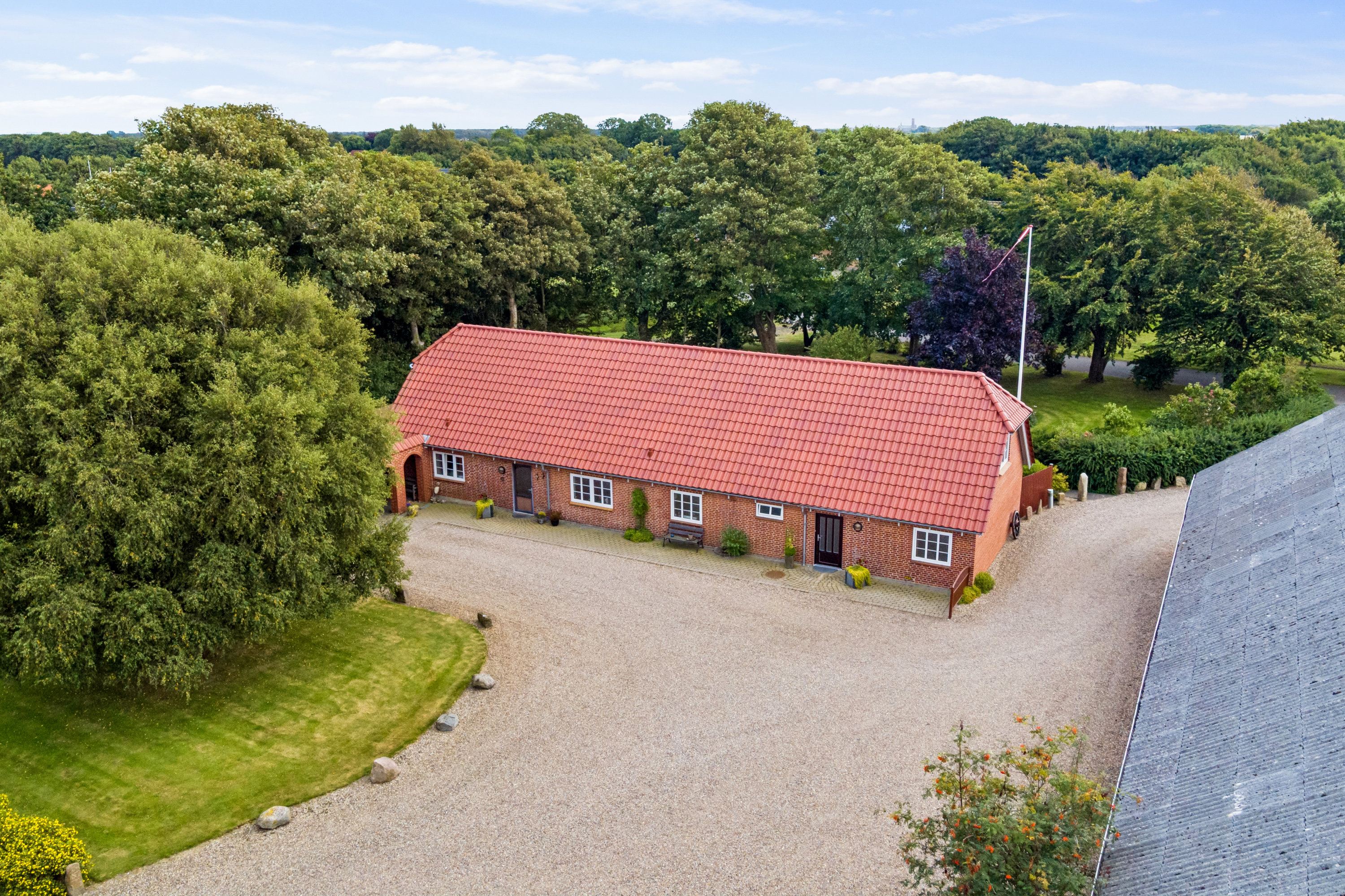 Fremhævet luftfoto billede i fuldskærmstilstand. Billede af Farup Kirkevej 18, Kærbøl, 6760 Ribe