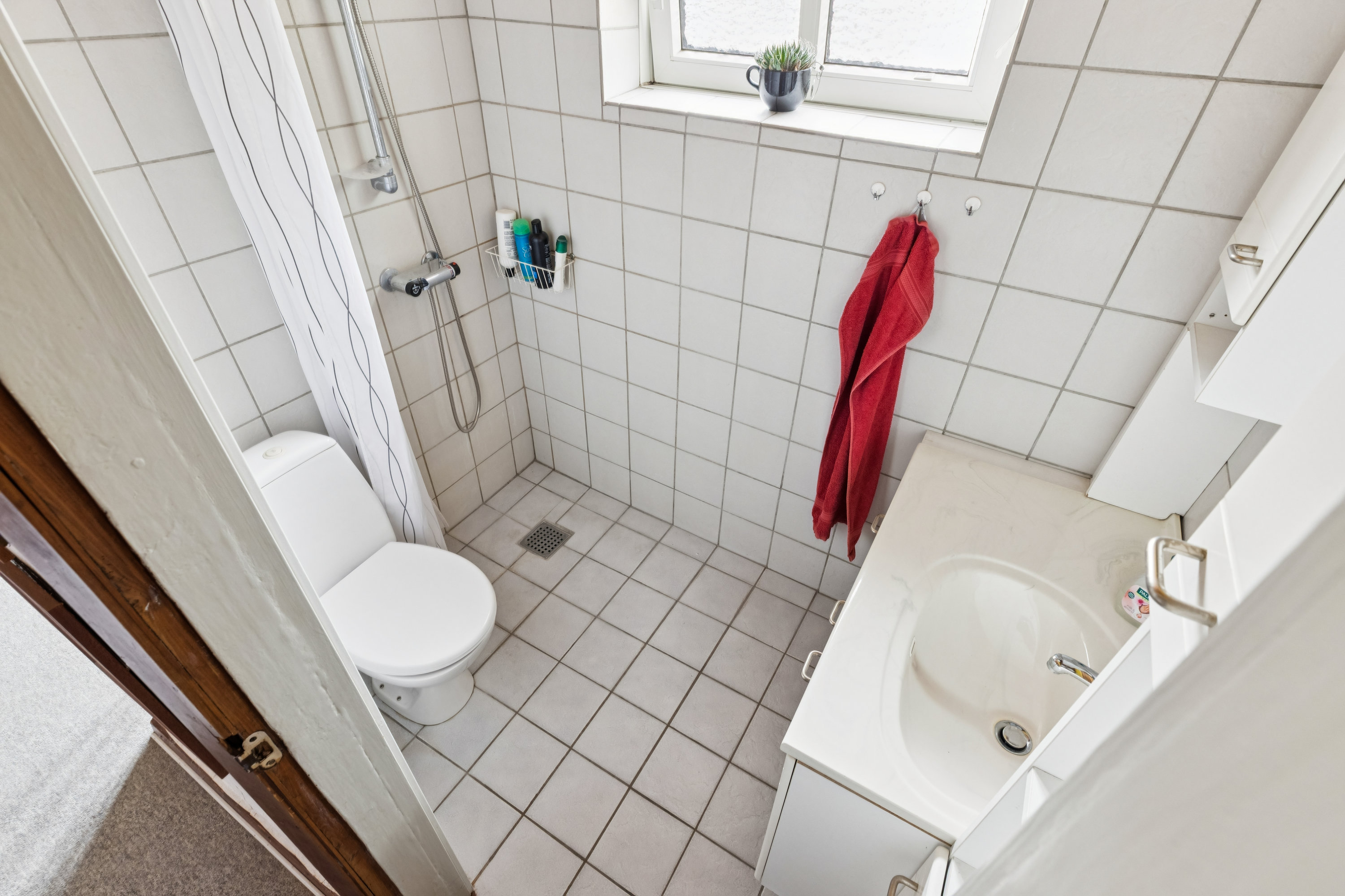 Fremhævet badeværelse billede i fuldskærmstilstand. Billede af Farup Kirkevej 18, Kærbøl, 6760 Ribe