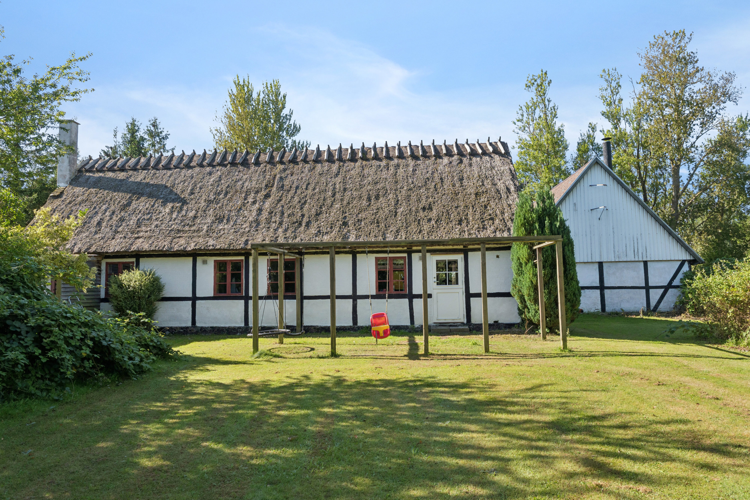 Fremhævet set fra haven billede i fuldskærmstilstand. Billede af Skov-Torupvej 15, Skov-Torup, 4683 Rønnede