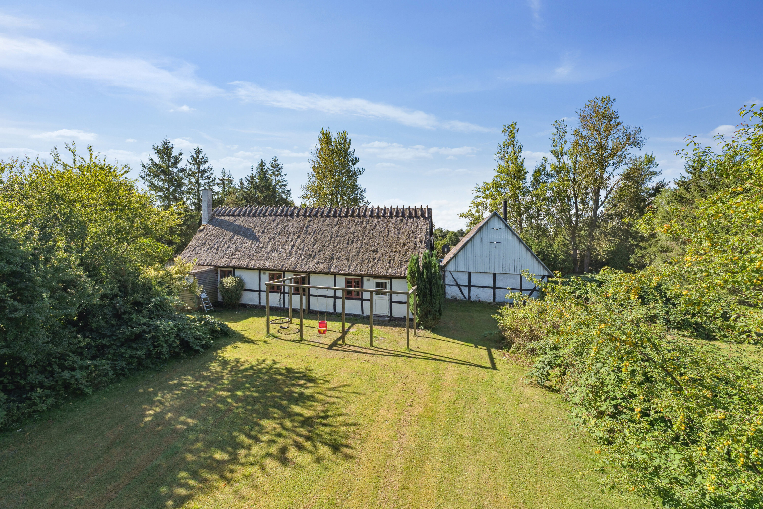 Fremhævet set fra haven billede i fuldskærmstilstand. Billede af Skov-Torupvej 15, Skov-Torup, 4683 Rønnede