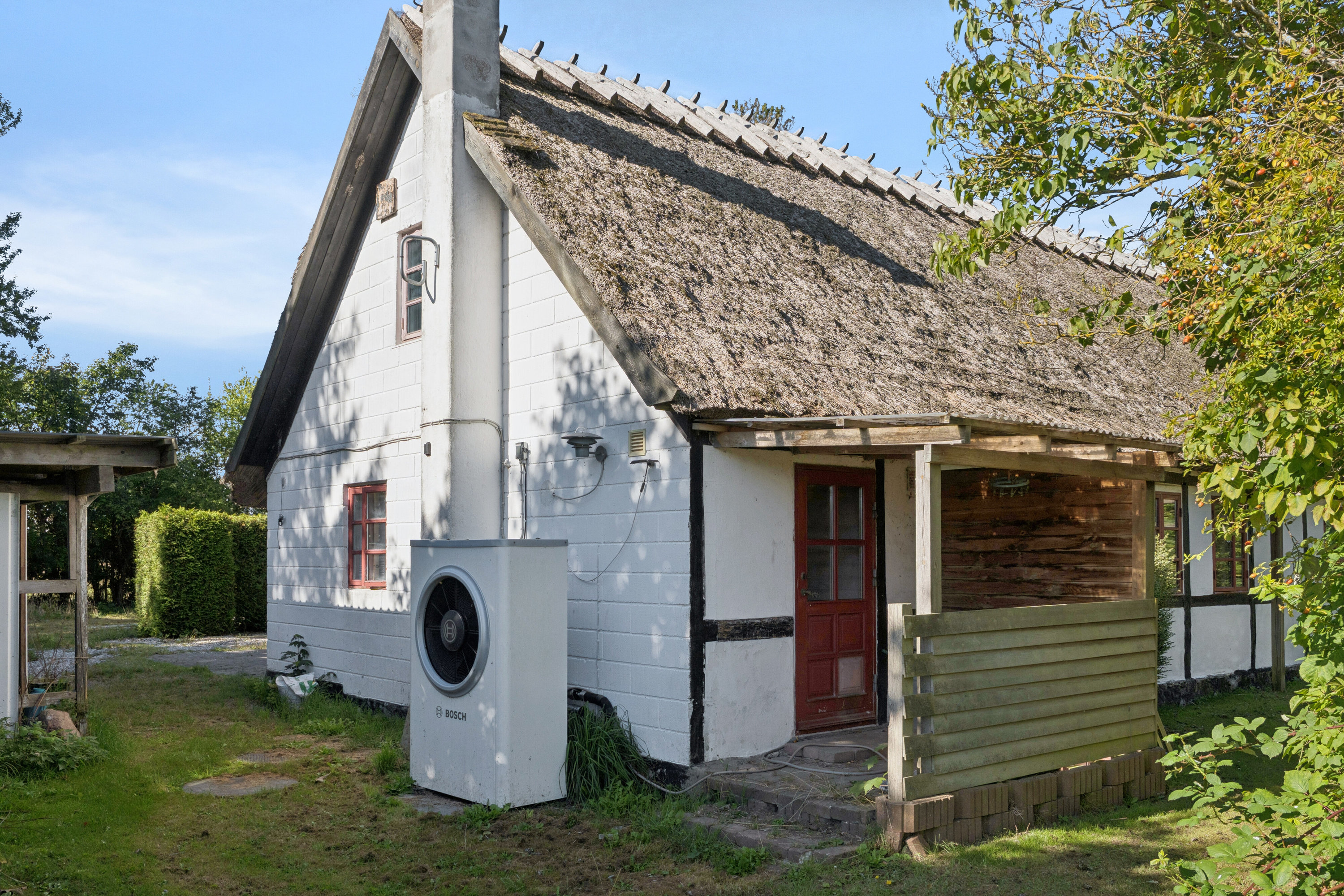 Fremhævet set fra haven billede i fuldskærmstilstand. Billede af Skov-Torupvej 15, Skov-Torup, 4683 Rønnede