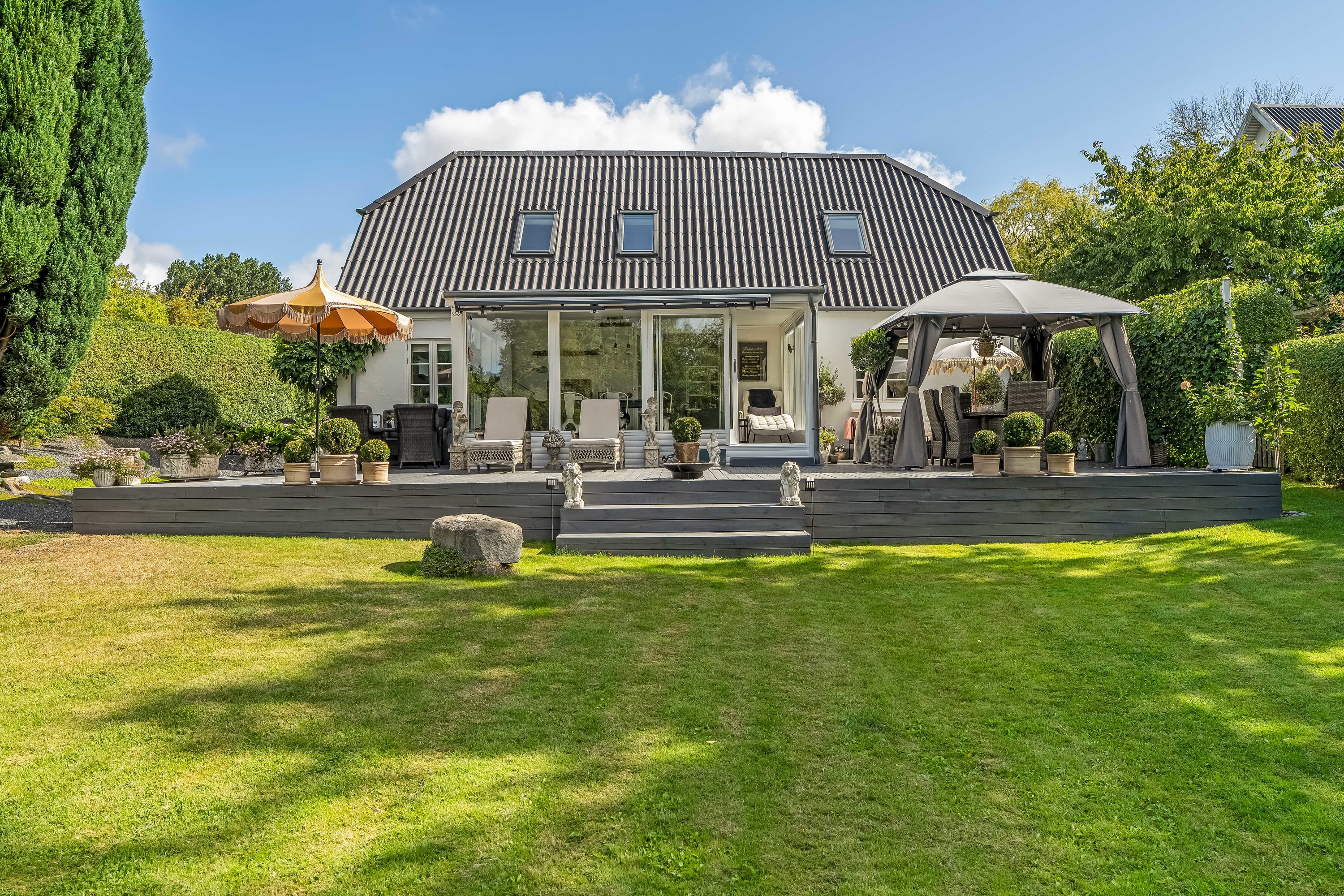 Fremhævet facade billede i fuldskærmstilstand. Billede af Nejedevej 9, Tulstrup, 3400 Hillerød