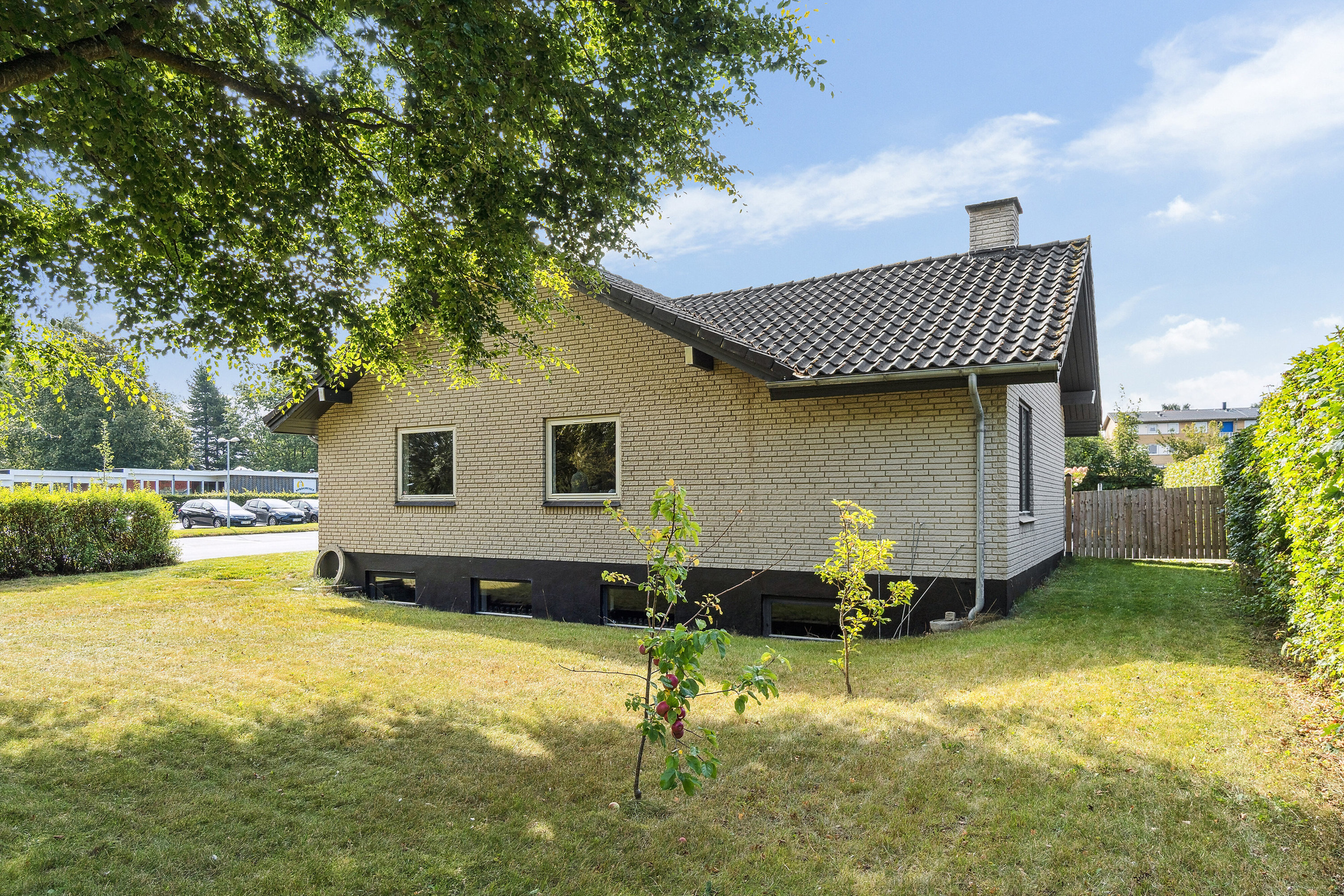 Fremhævet set fra haven billede i fuldskærmstilstand. Billede af Stadion Alle 4, 7430 Ikast