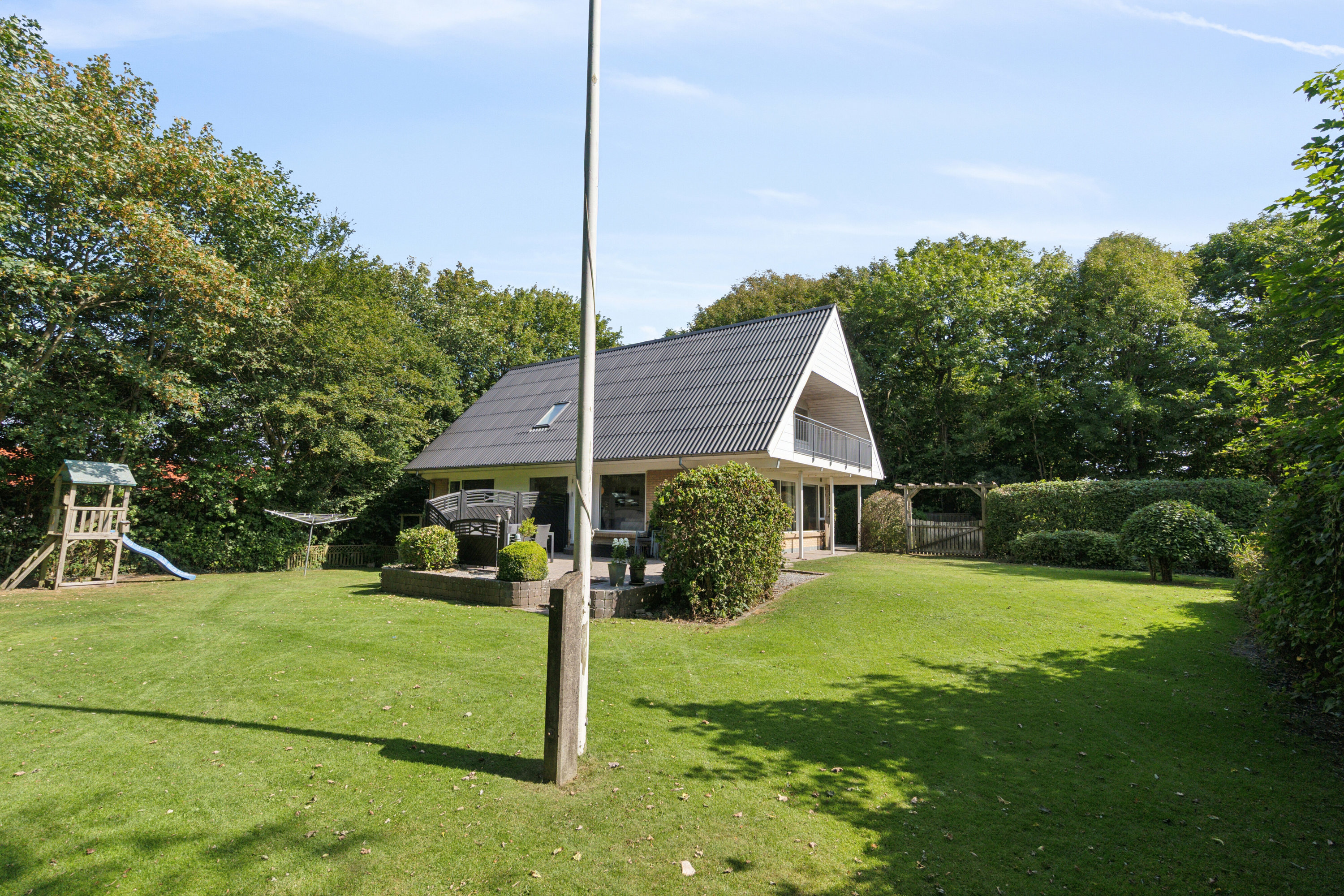 Miniaturebillede 2: set fra haven. Billede af Svalevej 4, 7760 Hurup Thy